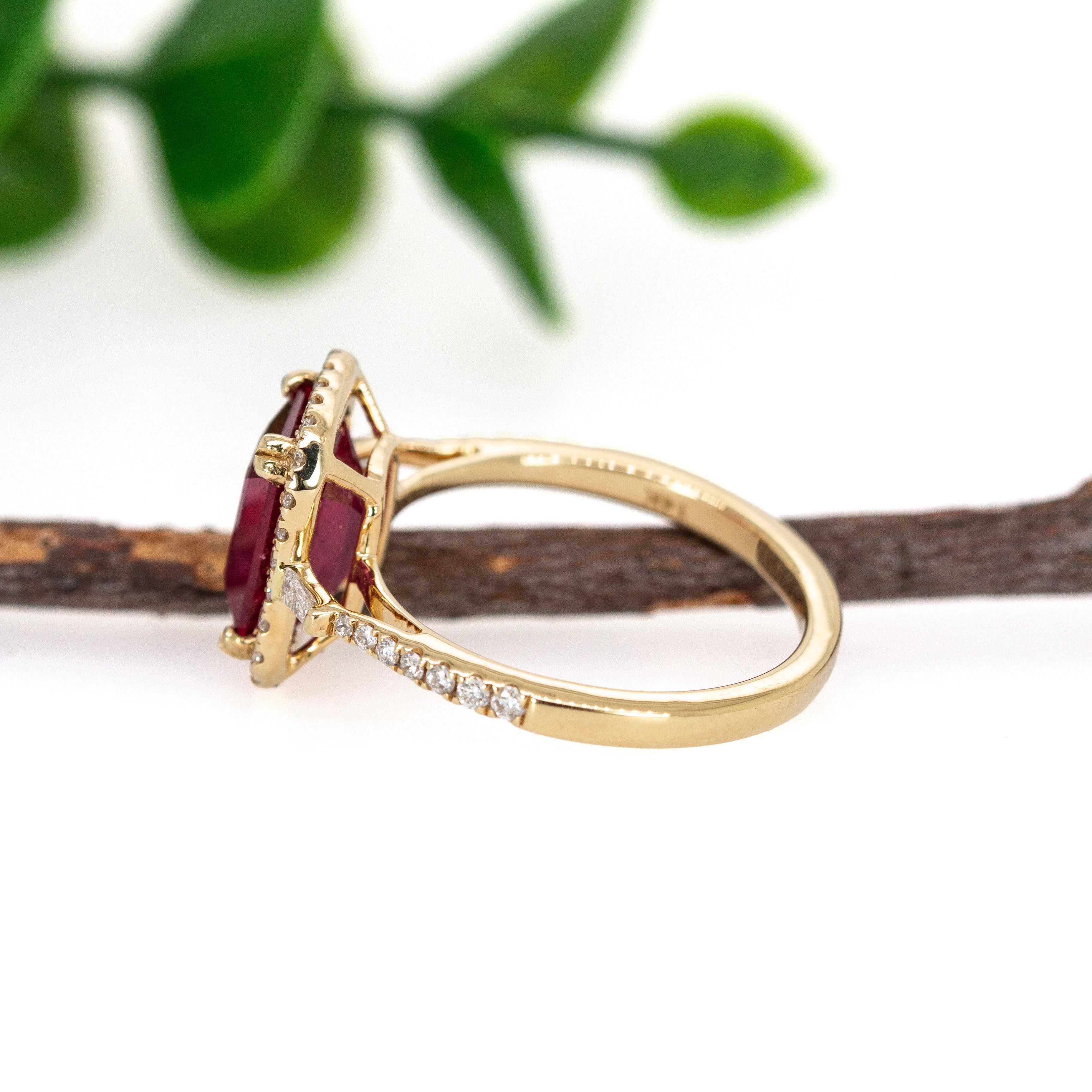 Zeitloser 2,6cts Madagaskar Rubin & Diamant Halo Ring in 14K massivem Gold  EM 9x7mm Damen im Angebot