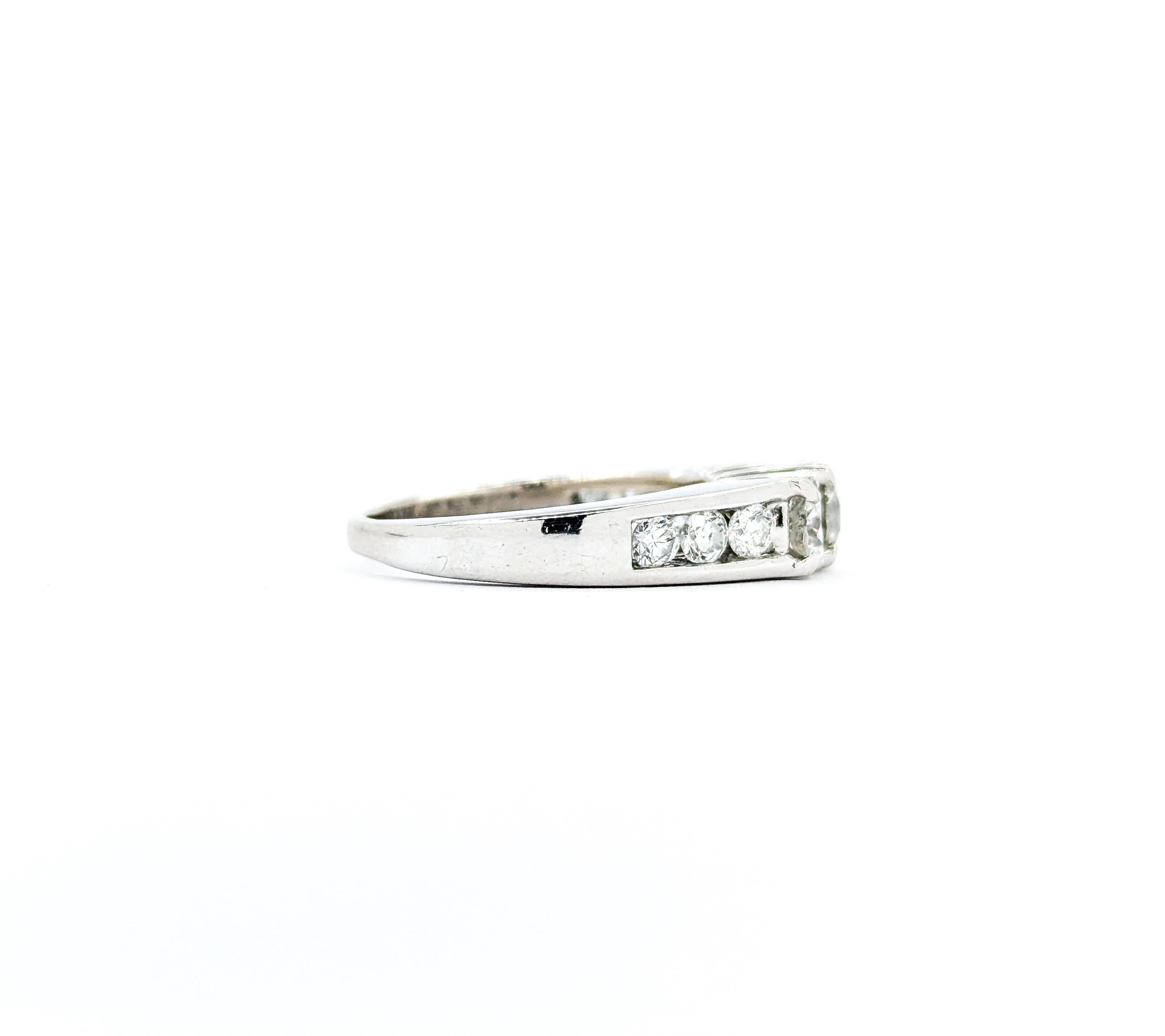Anello senza tempo con 3 pietre e diamanti in oro bianco 14k in vendita 3