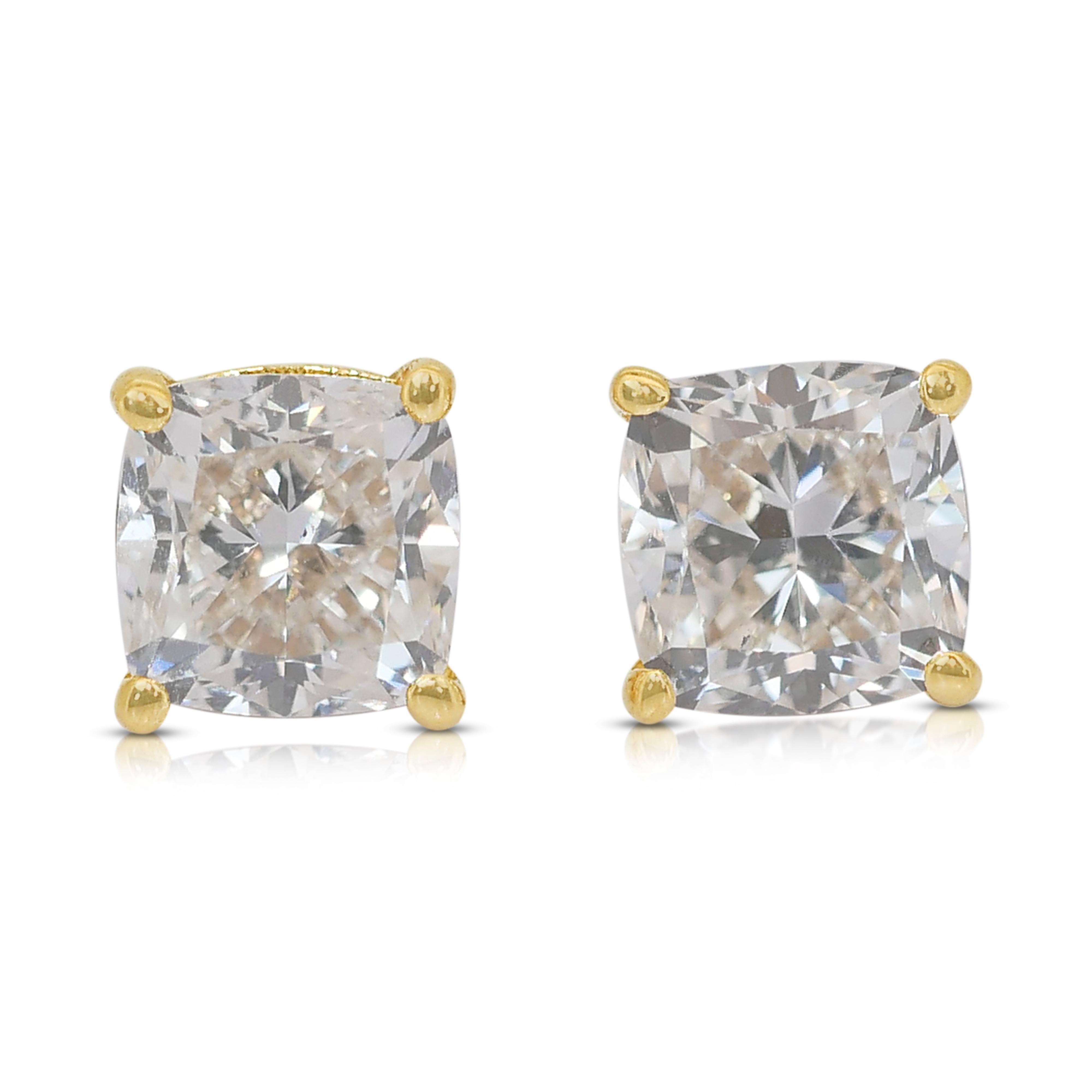 Boucles d'oreilles intemporelles en or jaune 18 carats et diamants de 3.02ct - IGI Certified en vente 3