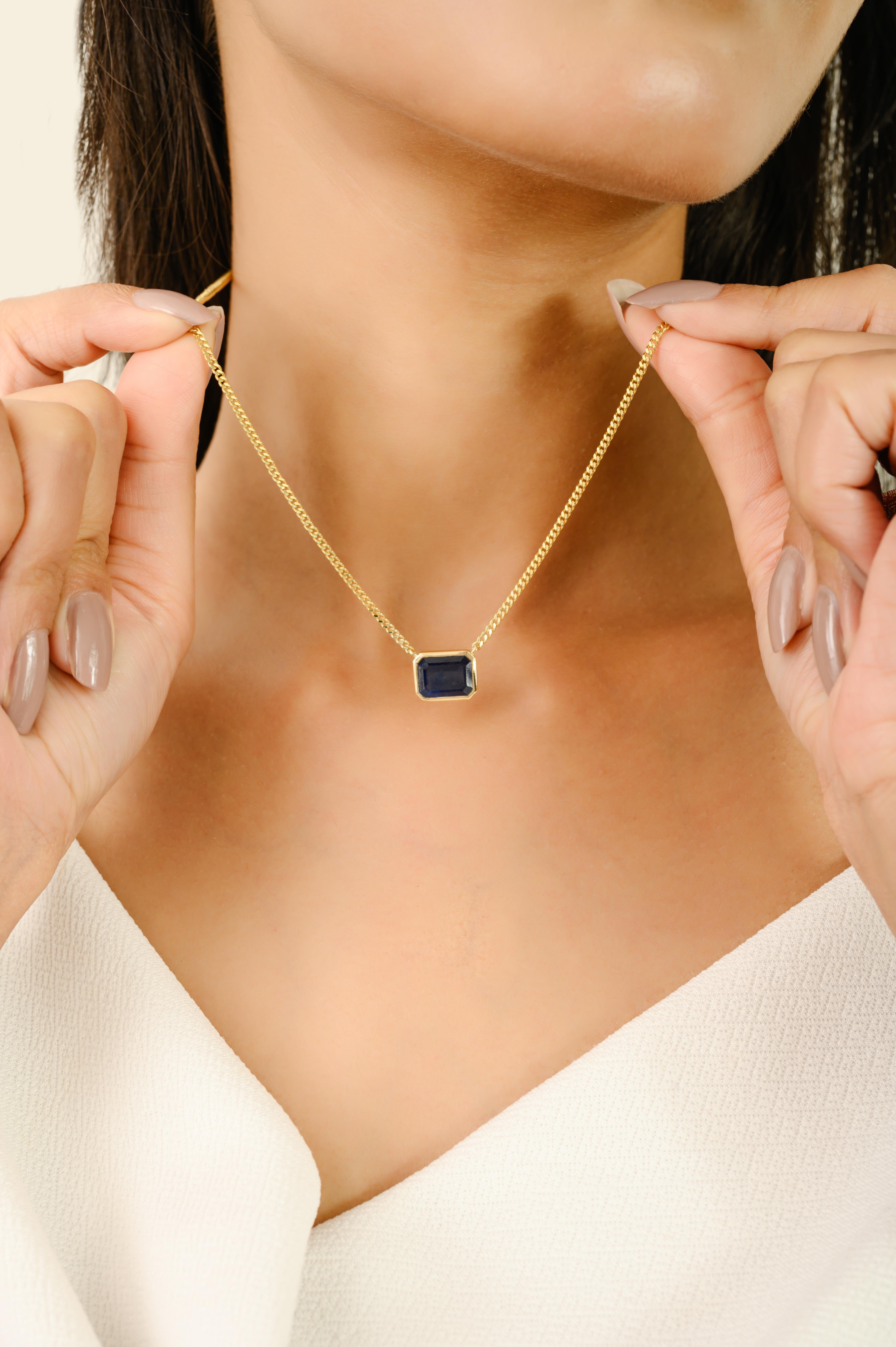 Timeless 3.08 Ct Octagon Cut Blue Sapphire Pendant Necklace in 14K Yellow Gold In New Condition For Sale In New York, NY
