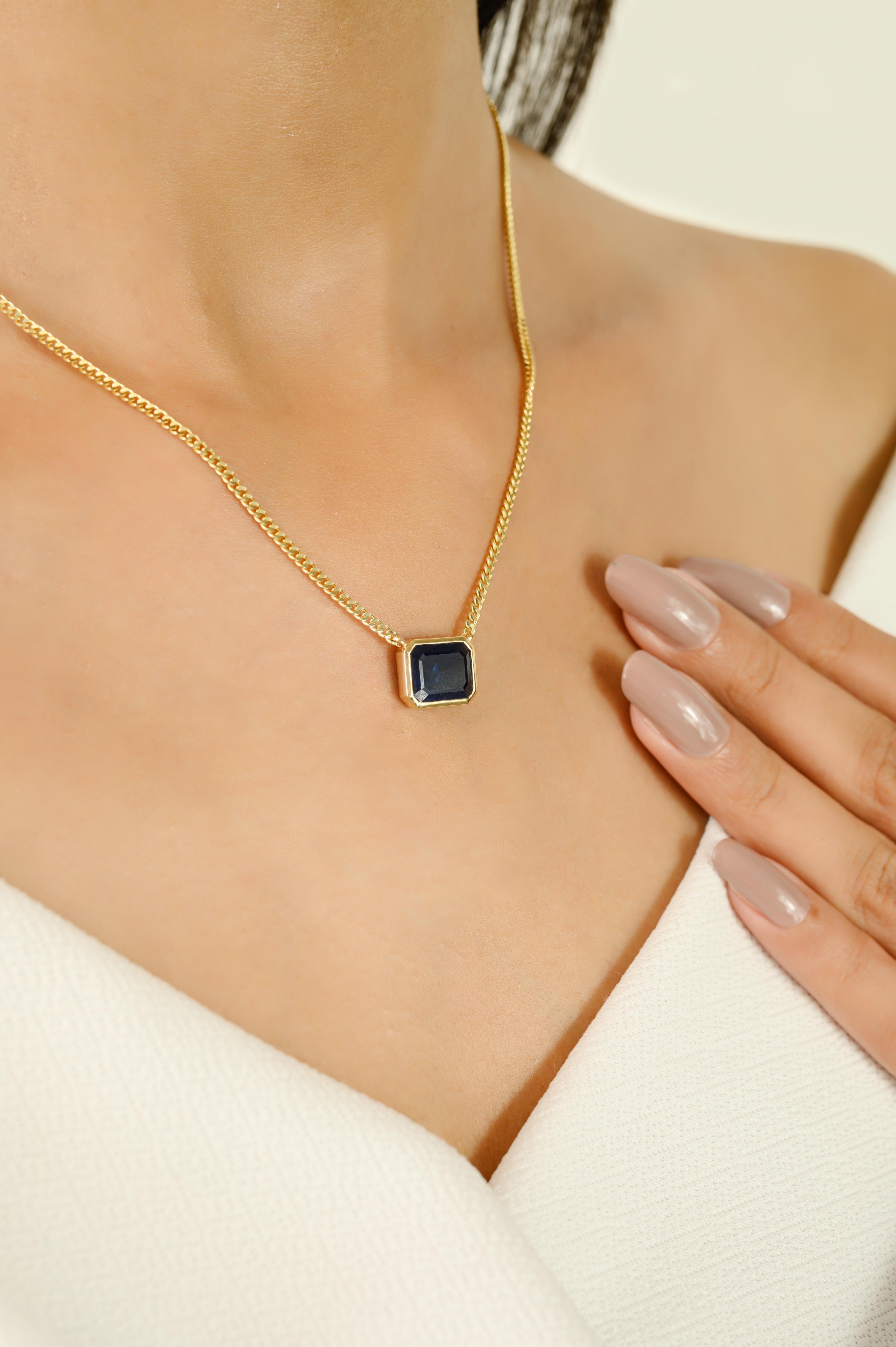 Timeless 3.08 Ct Octagon Cut Blue Sapphire Pendant Necklace in 14K Yellow Gold For Sale 1