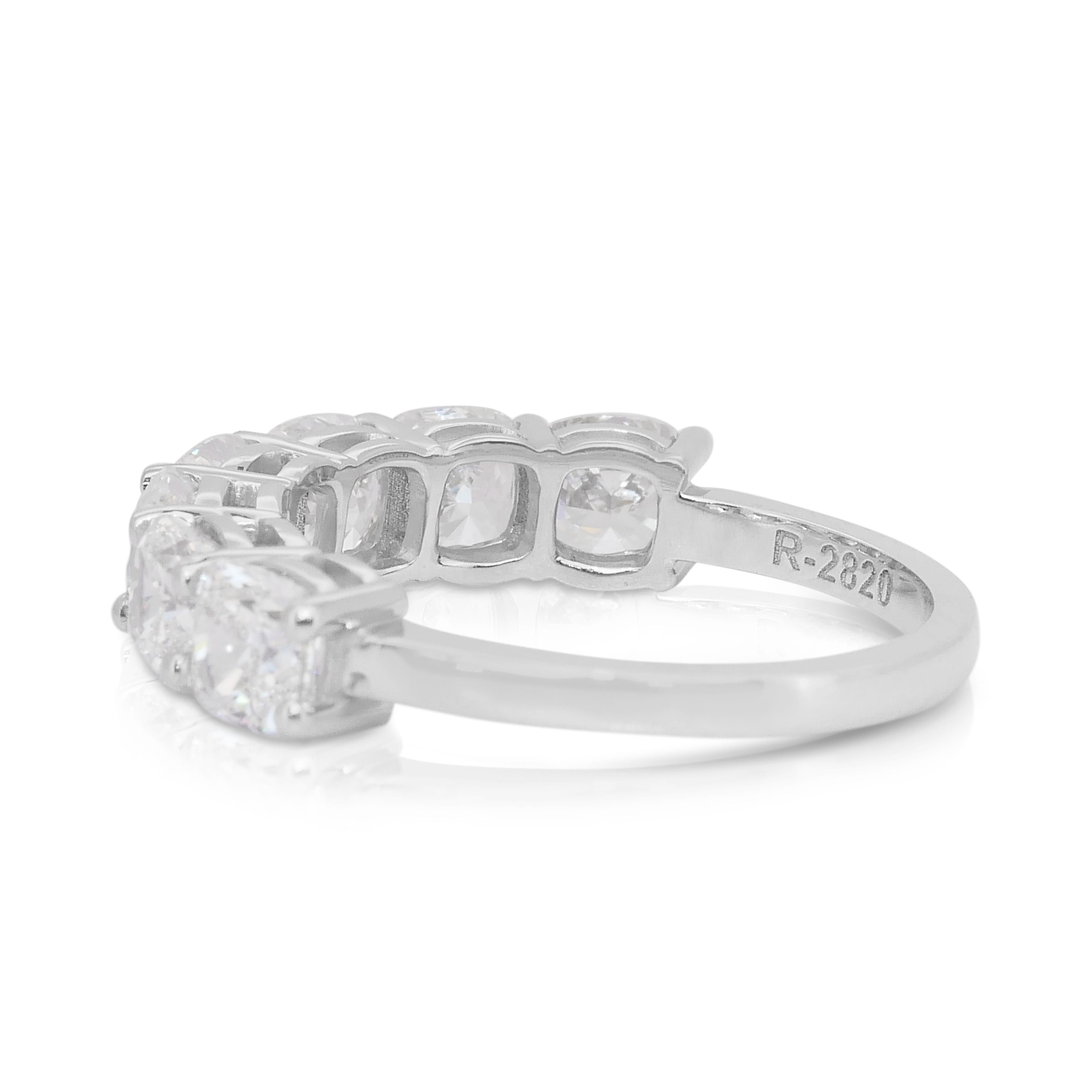 Timeless 3.17ct Diamonds 7-Stone Ring in 18k White Gold - GIA Certified In condizioni Nuovo in vendita a רמת גן, IL