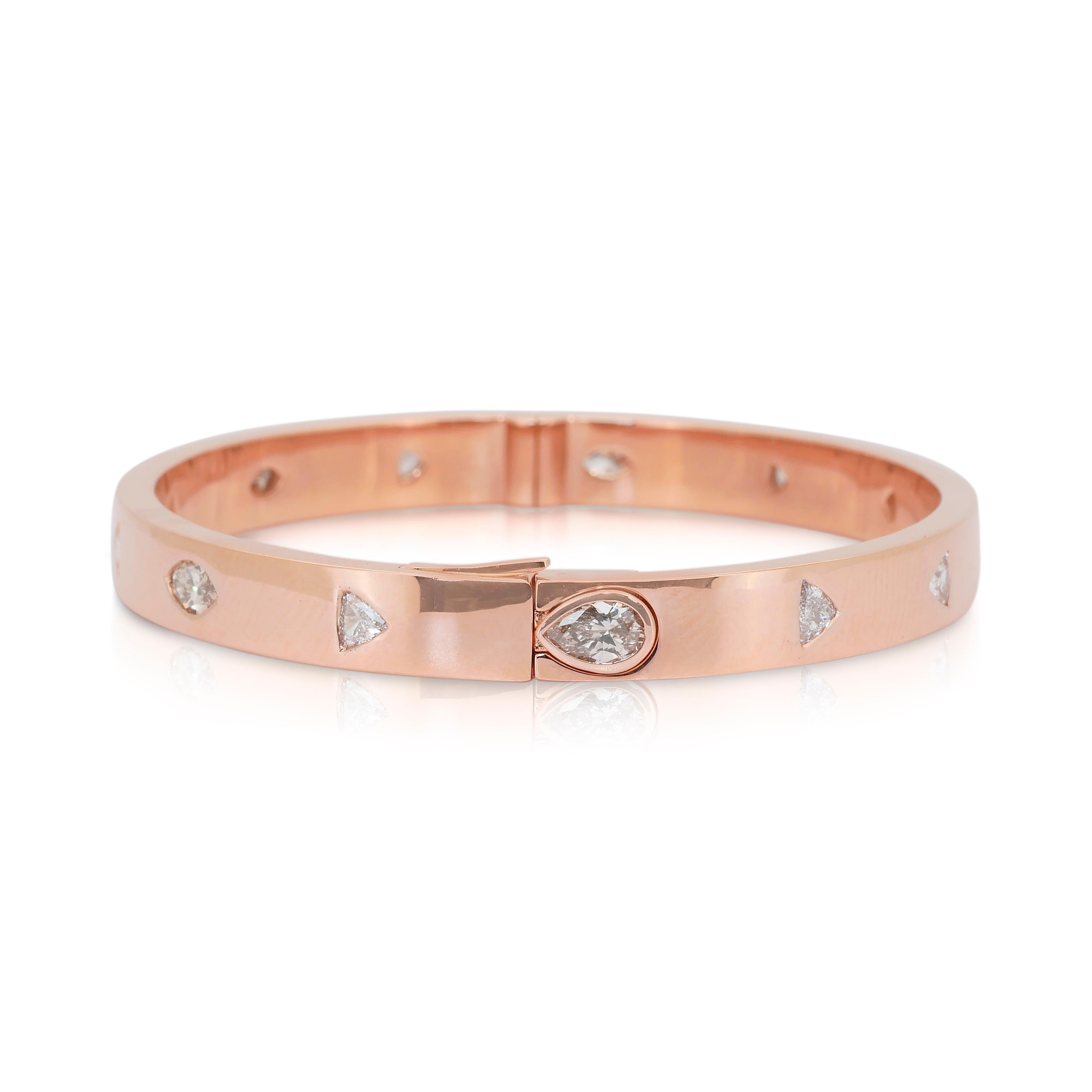 Timeless 3.47ct Diamonds Bangle in 18k Rose Gold - IGI Certified

Make a striking statement with this luxurious 18k rose gold bangle, showcasing 8 unique triangular-cut diamonds totaling 1.35ct for exceptional brilliance. Adding a dramatic twist are