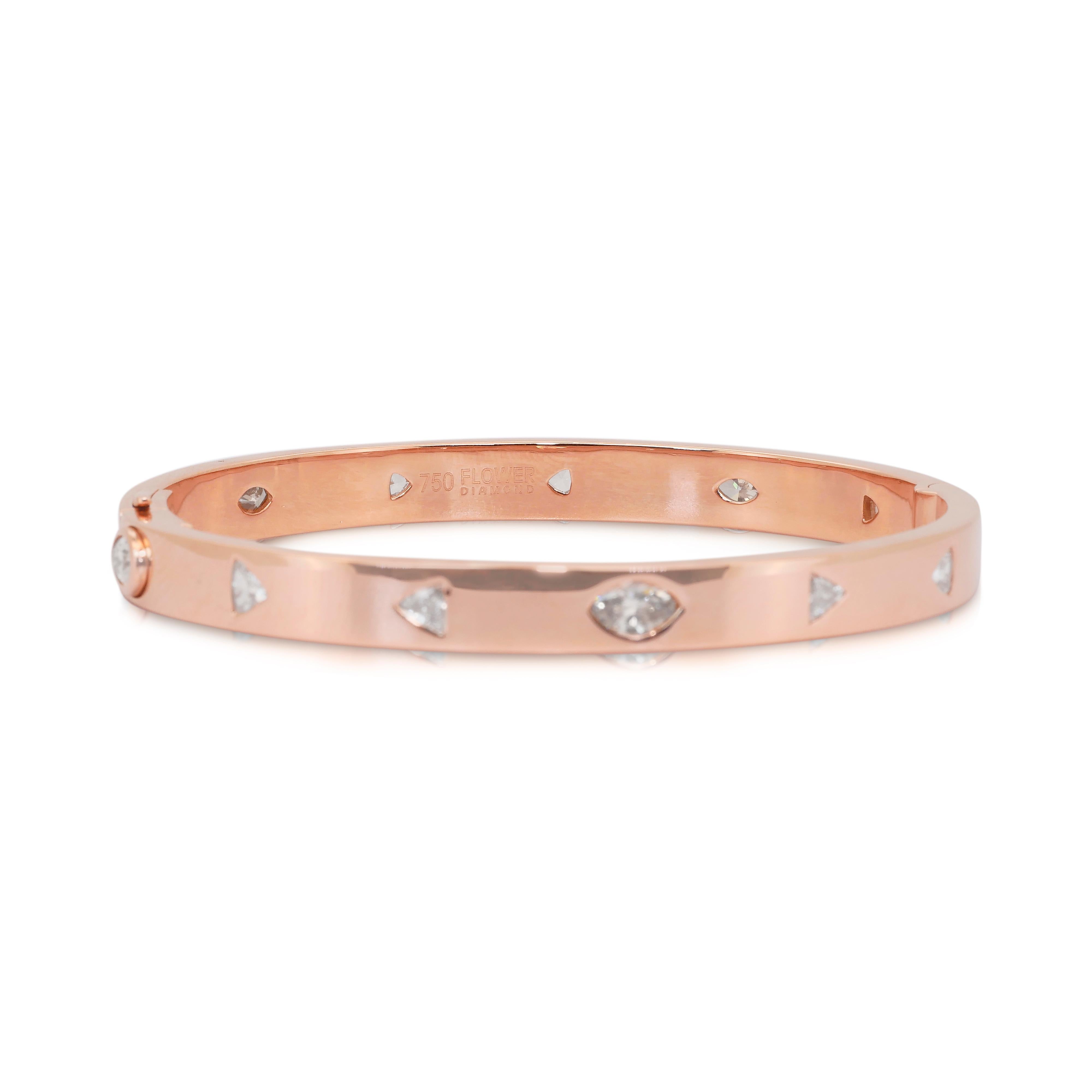Timeless 3.47ct Diamonds Bangle in 18k Rose Gold - IGI Certified Corte pera en venta