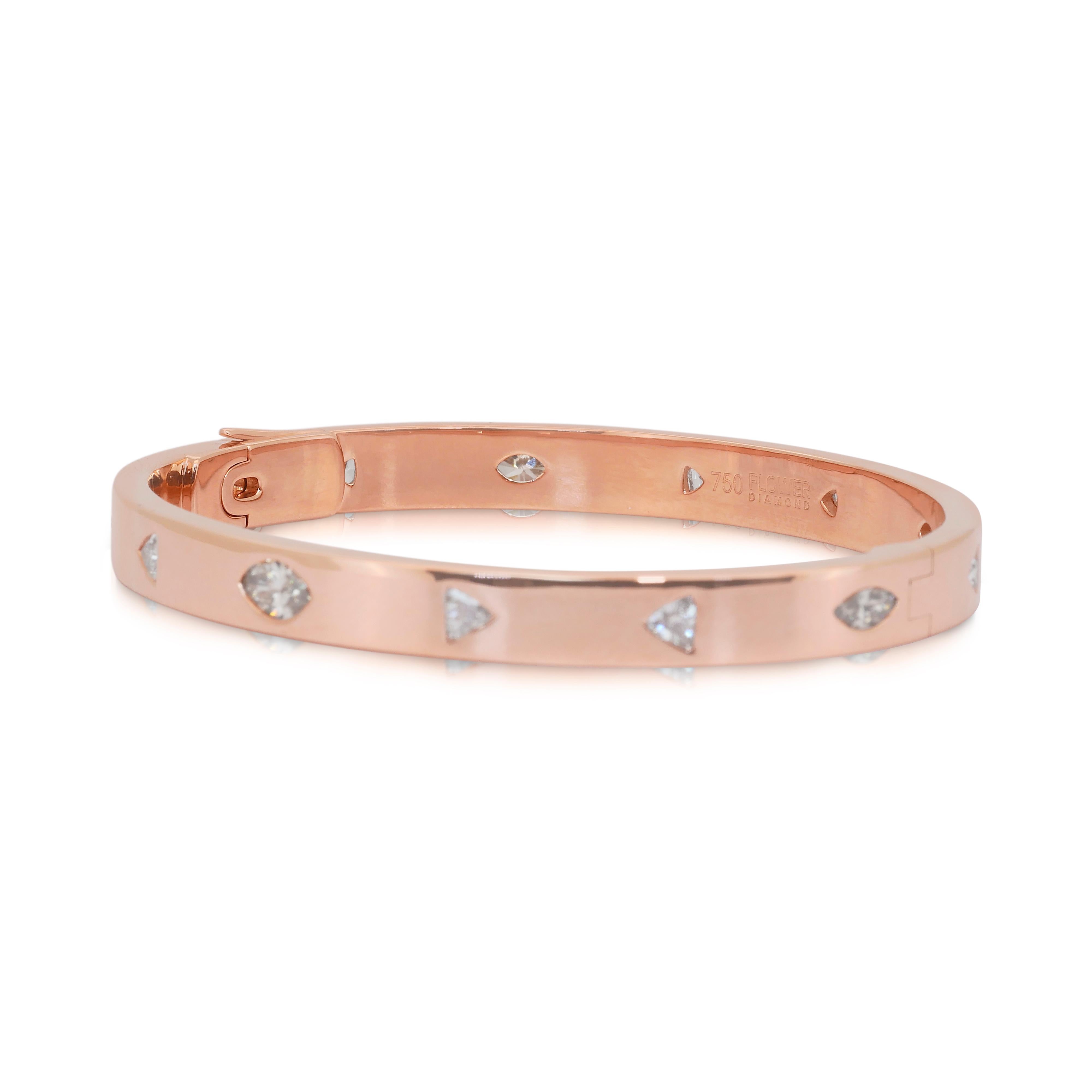 Timeless 3.47ct Diamonds Bangle in 18k Rose Gold - IGI Certified en Nuevo estado para la venta en רמת גן, IL
