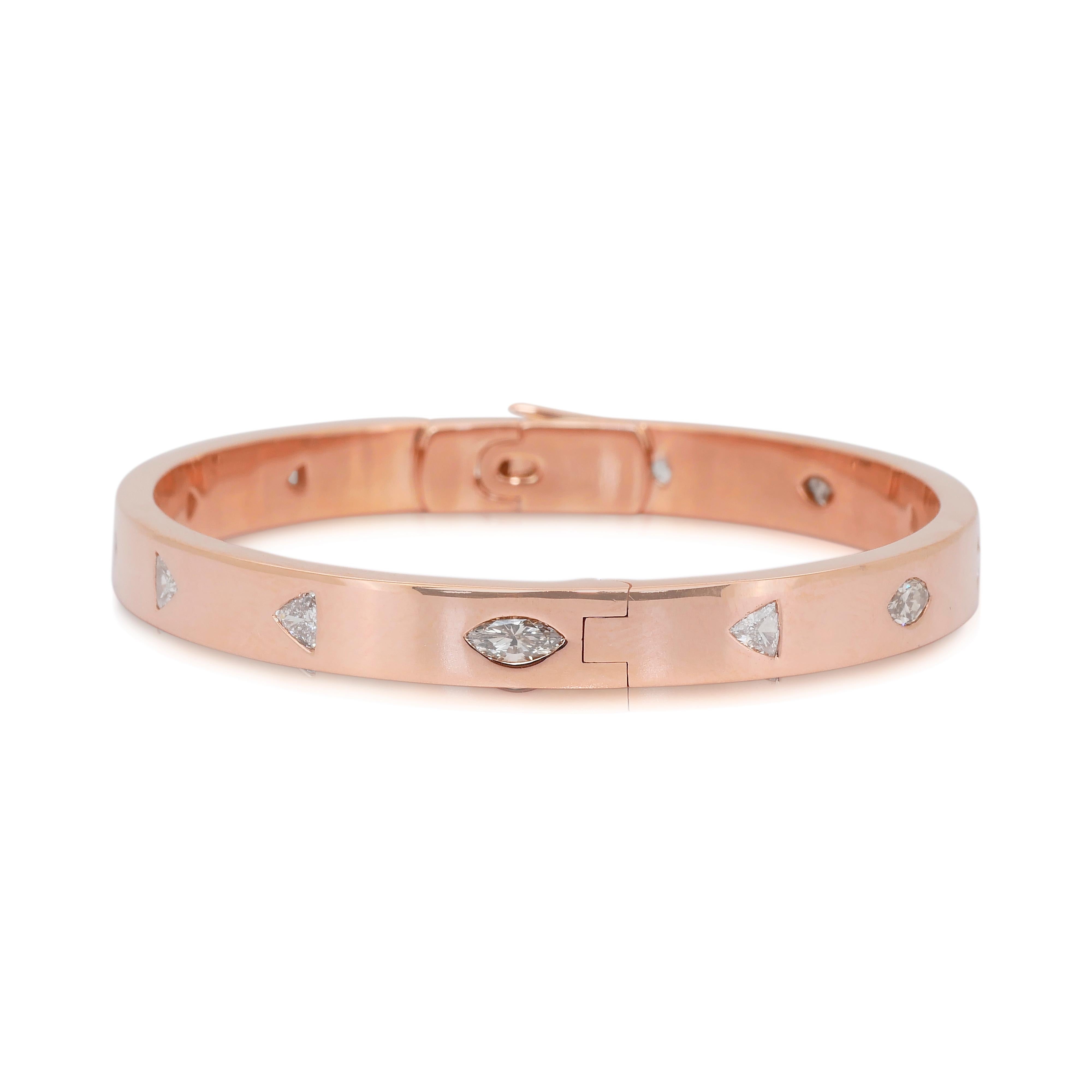 Timeless 3.47ct Diamonds Bangle in 18k Rose Gold - IGI Certified en venta 1