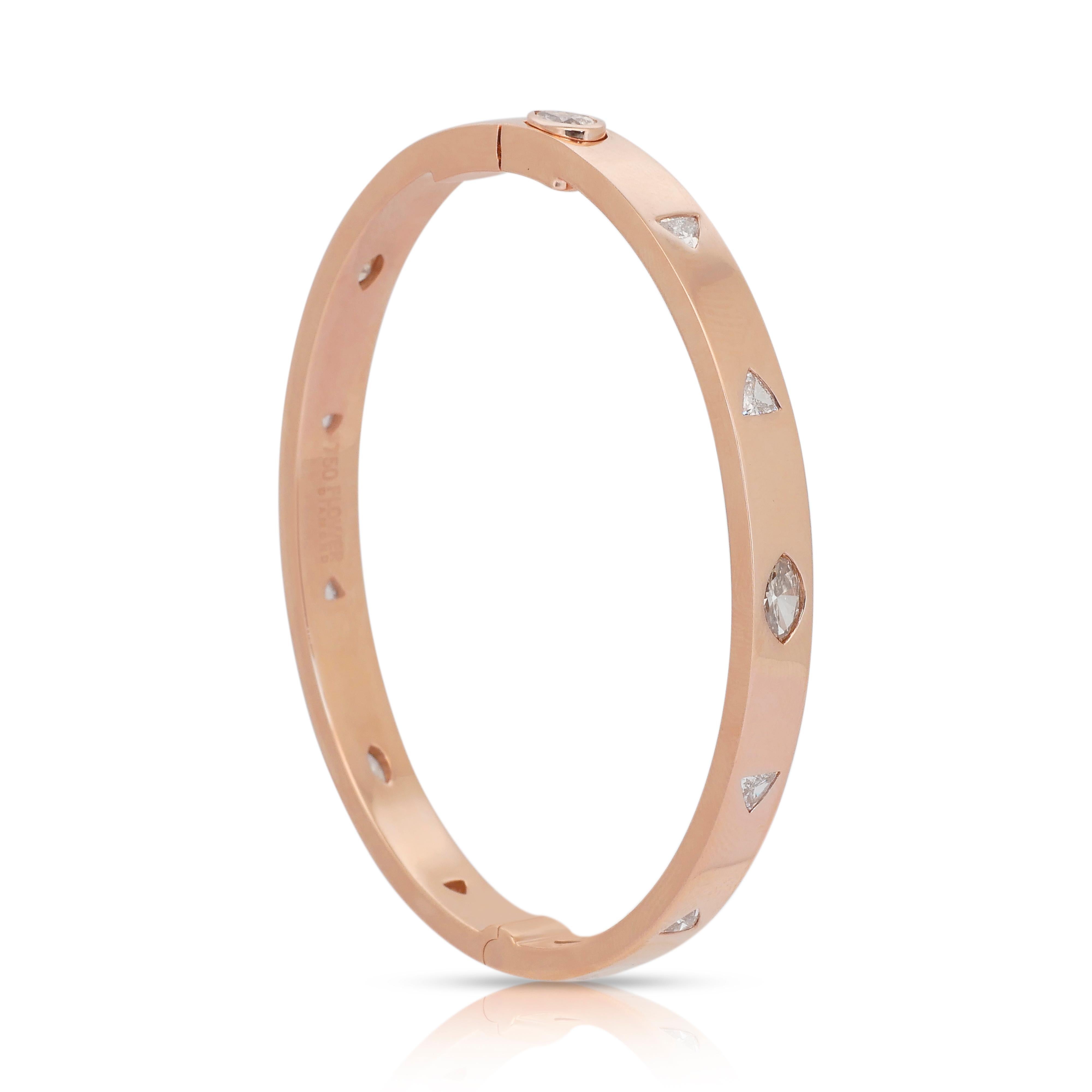 Timeless 3.47ct Diamonds Bangle in 18k Rose Gold - IGI Certified en venta 4