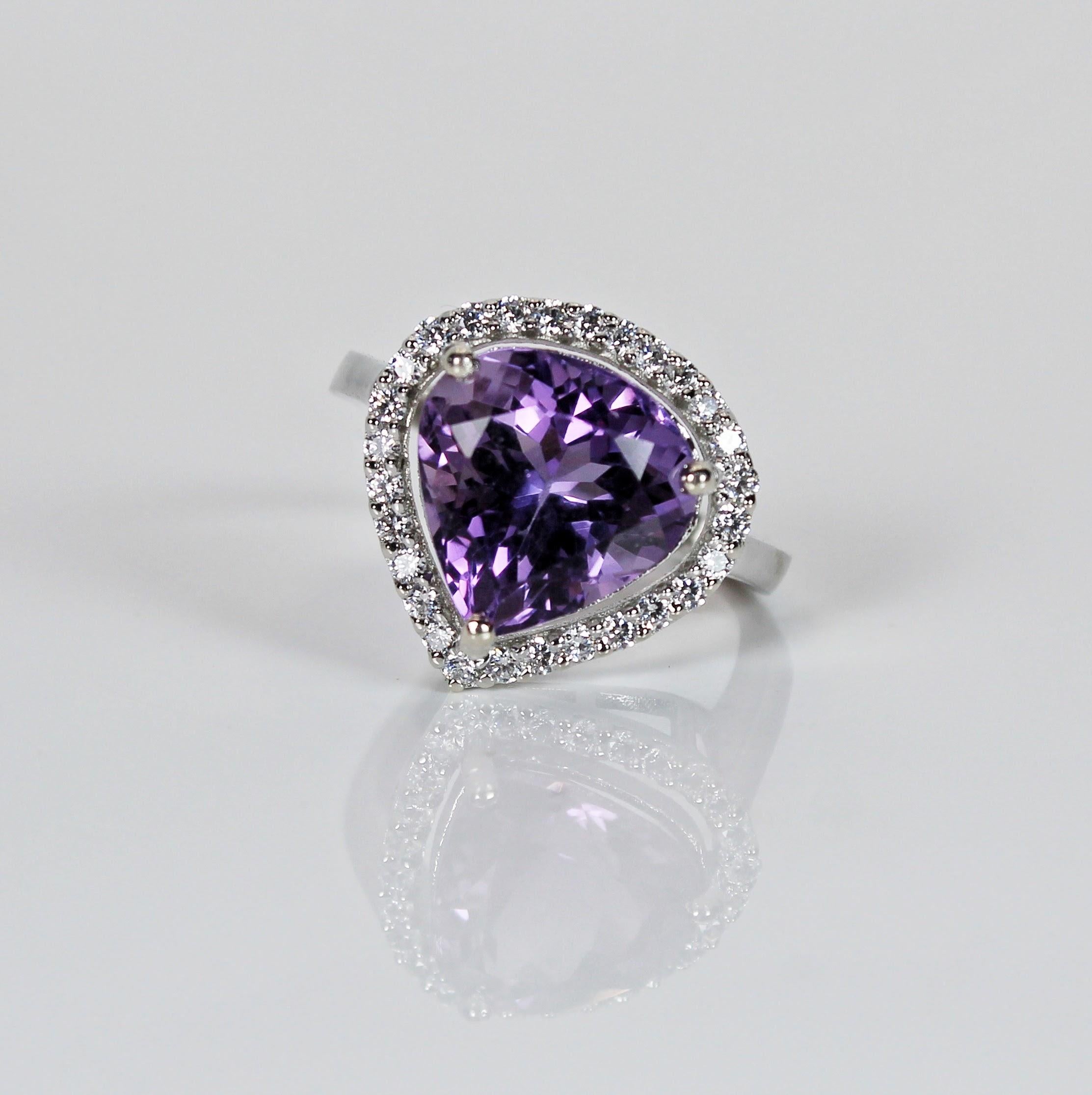 Pear Cut Timeless 5.35 Carat Pear Shaped Amethyst Ring For Sale