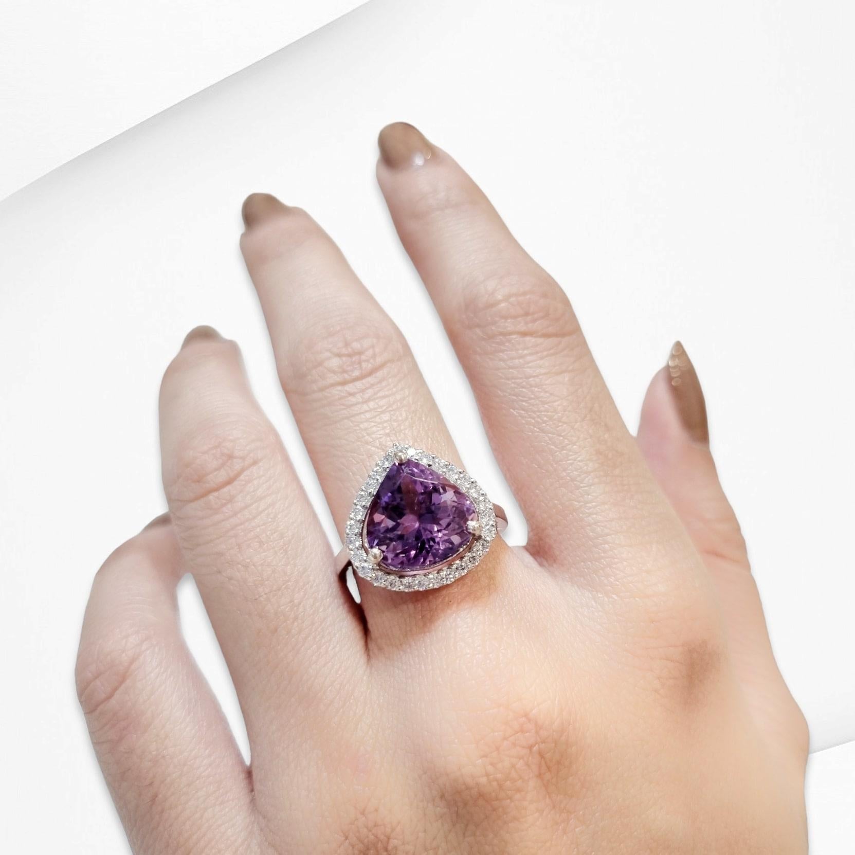 Timeless 5.35 Carat Pear Shaped Amethyst Ring In New Condition For Sale In Vadgam, GJ