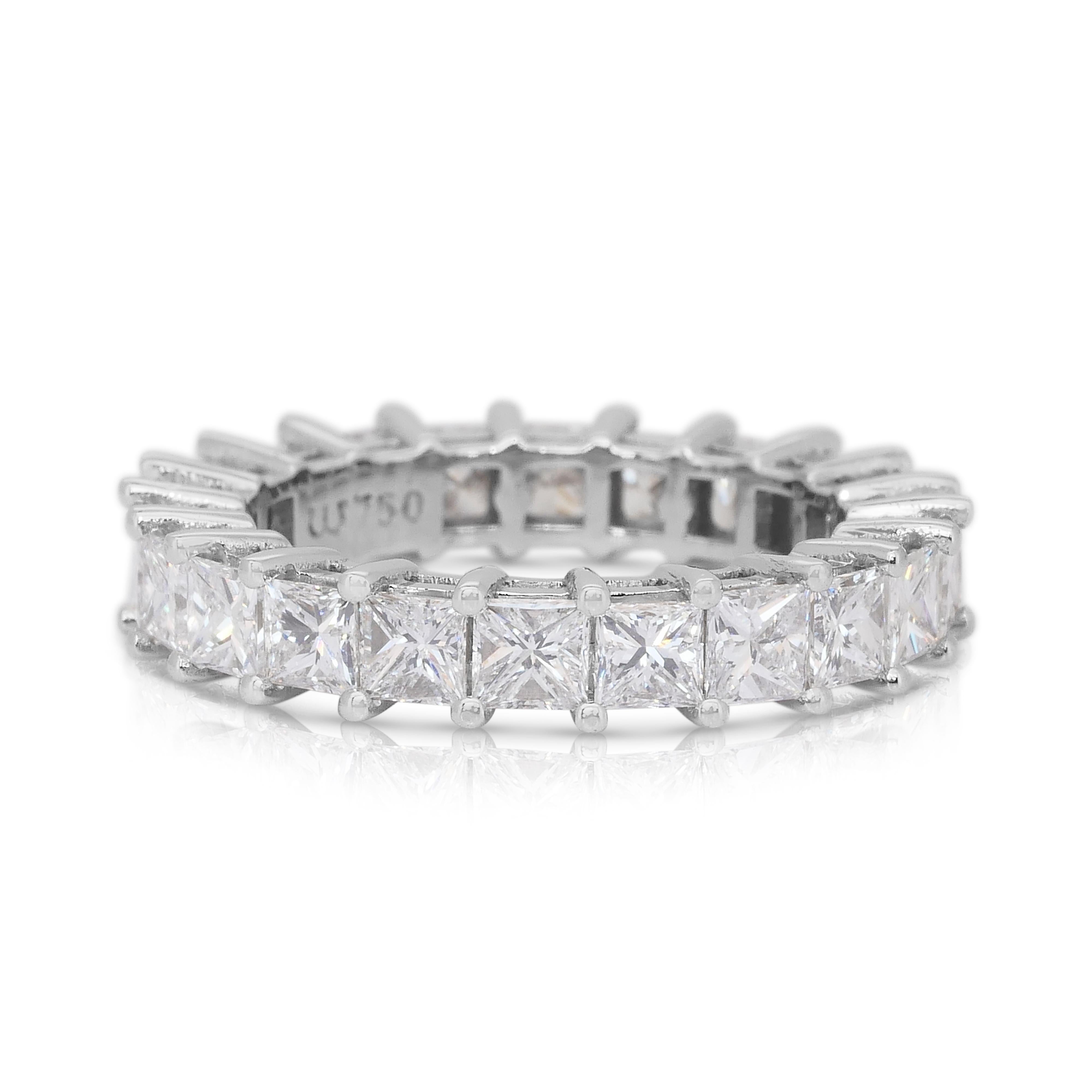 Taille princesse Bague intemporelle en or blanc 18k sertie de 5,55ct de diamants - Certifiée IGI en vente