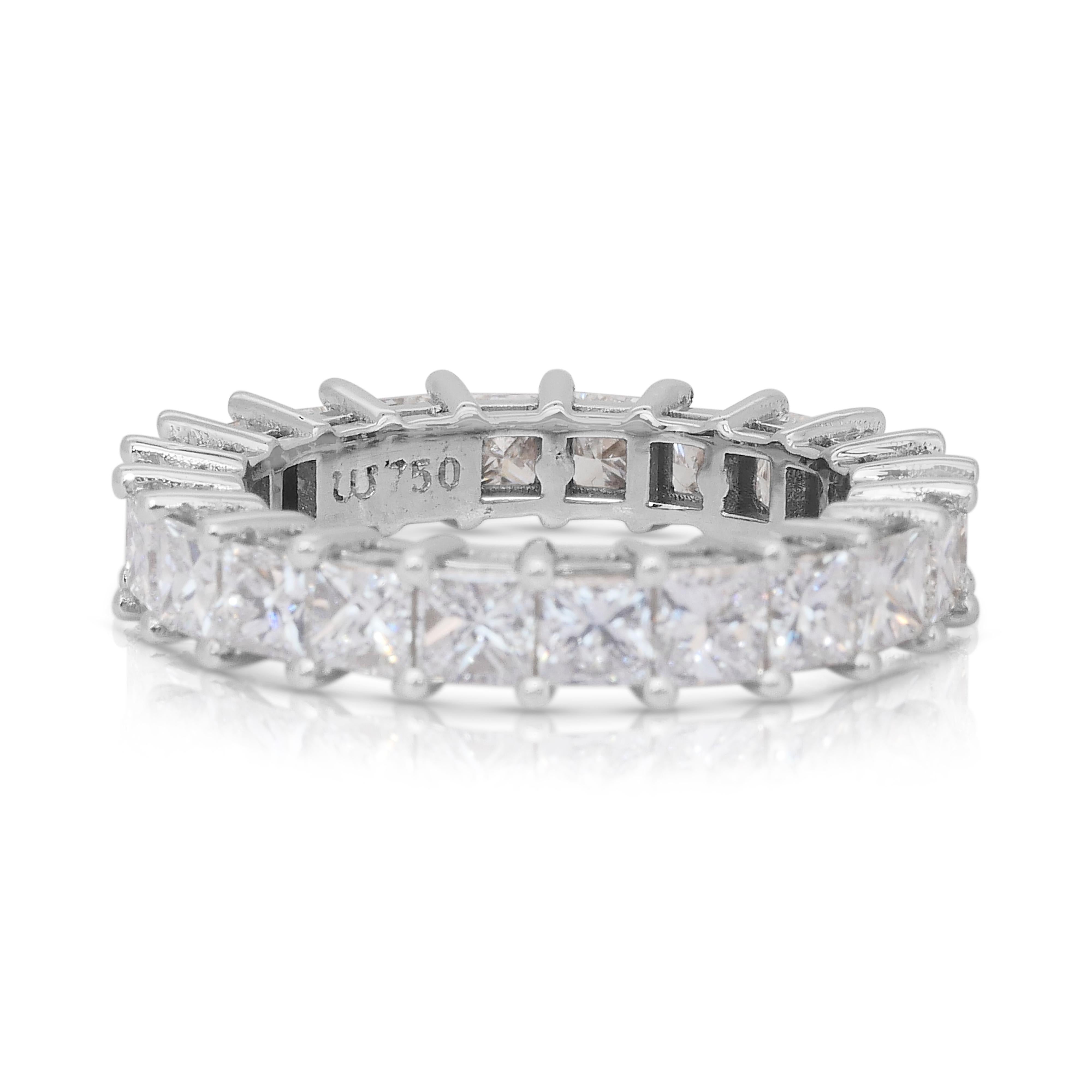 Bague intemporelle en or blanc 18k sertie de 5,55ct de diamants - Certifiée IGI Neuf - En vente à רמת גן, IL