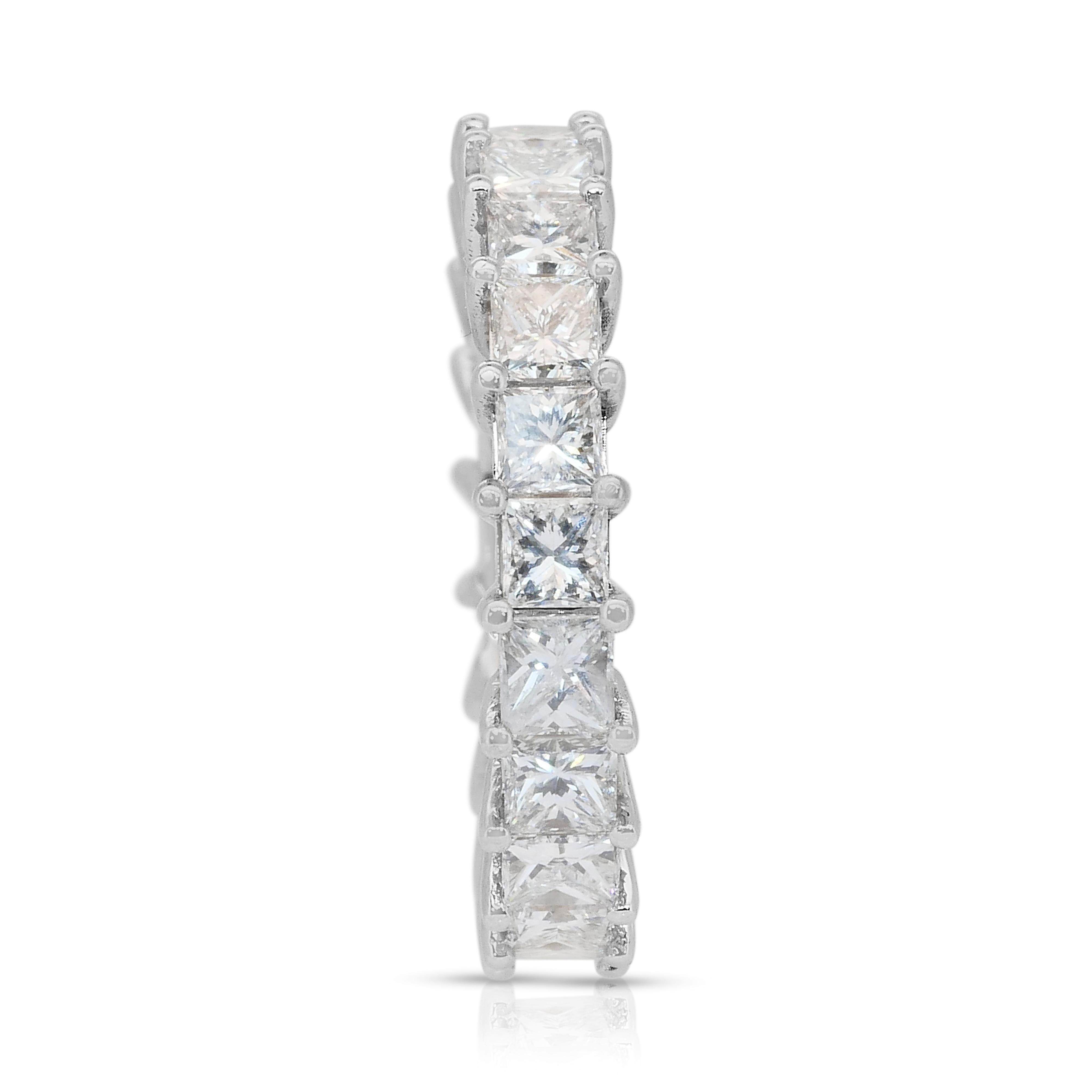 Bague intemporelle en or blanc 18k sertie de 5,55ct de diamants - Certifiée IGI en vente 2