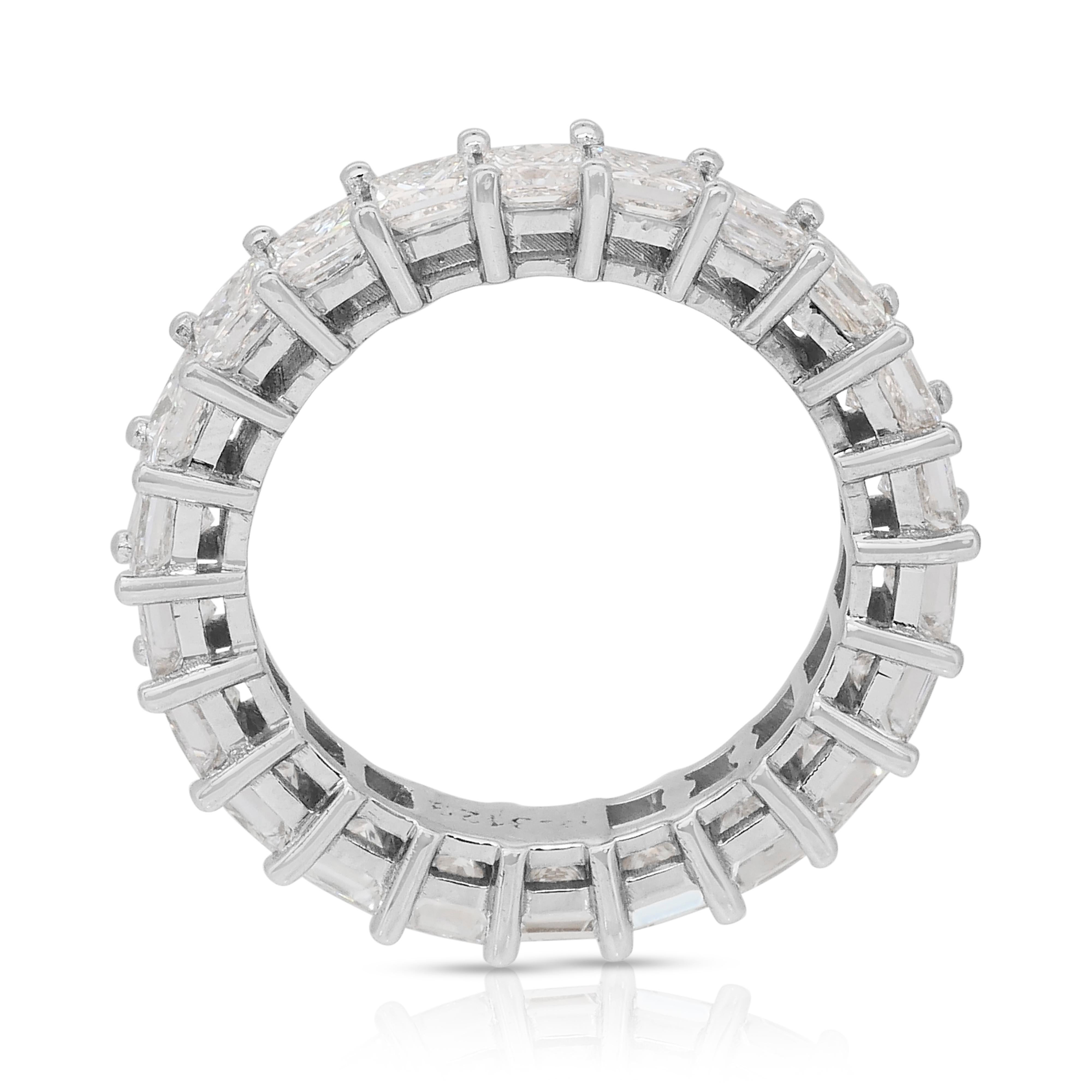 Bague intemporelle en or blanc 18k sertie de 5,55ct de diamants - Certifiée IGI en vente 4