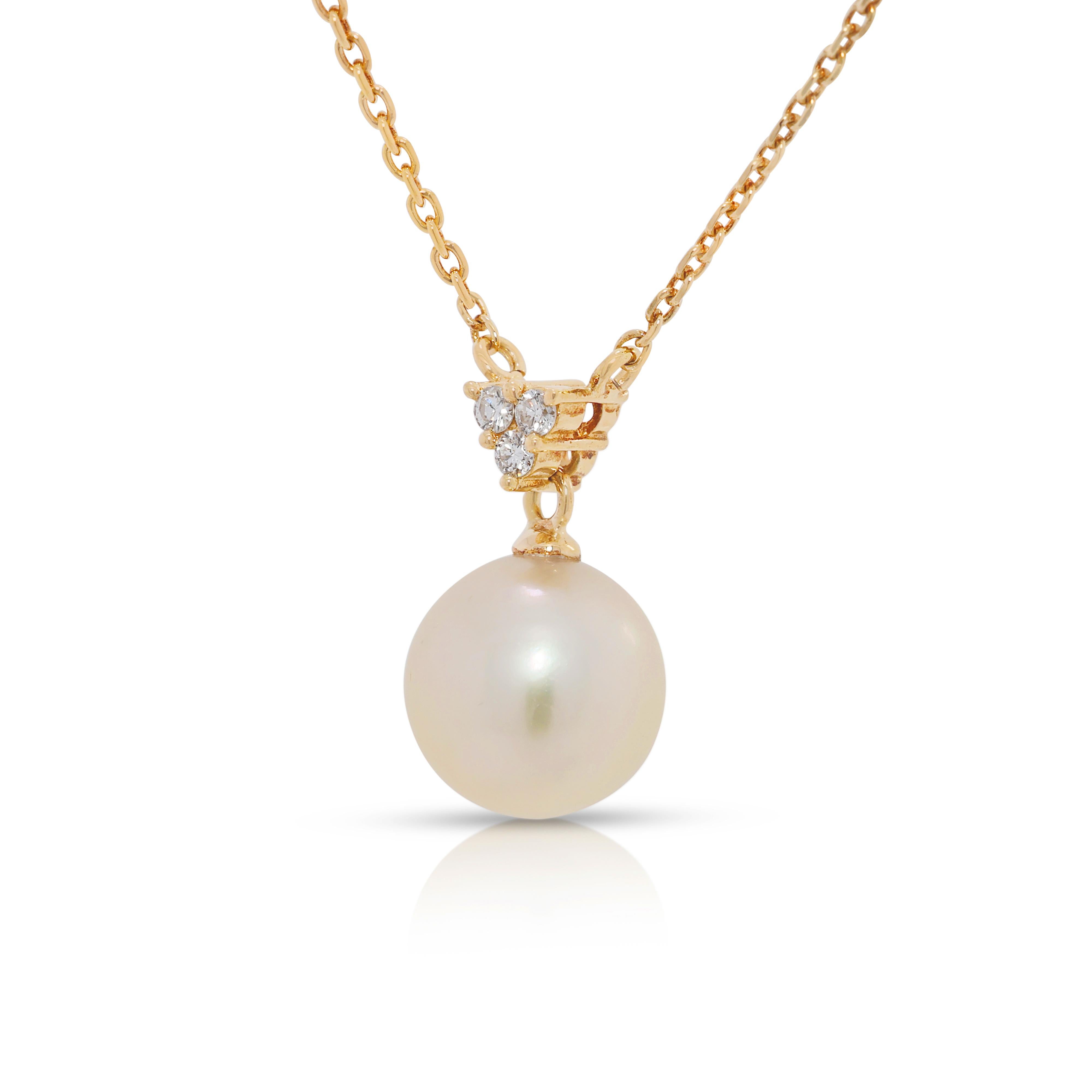 Round Cut Timeless 7.9MM Pearl & 0.03ct Natural Diamond Necklace in 18K Yellow Gold For Sale