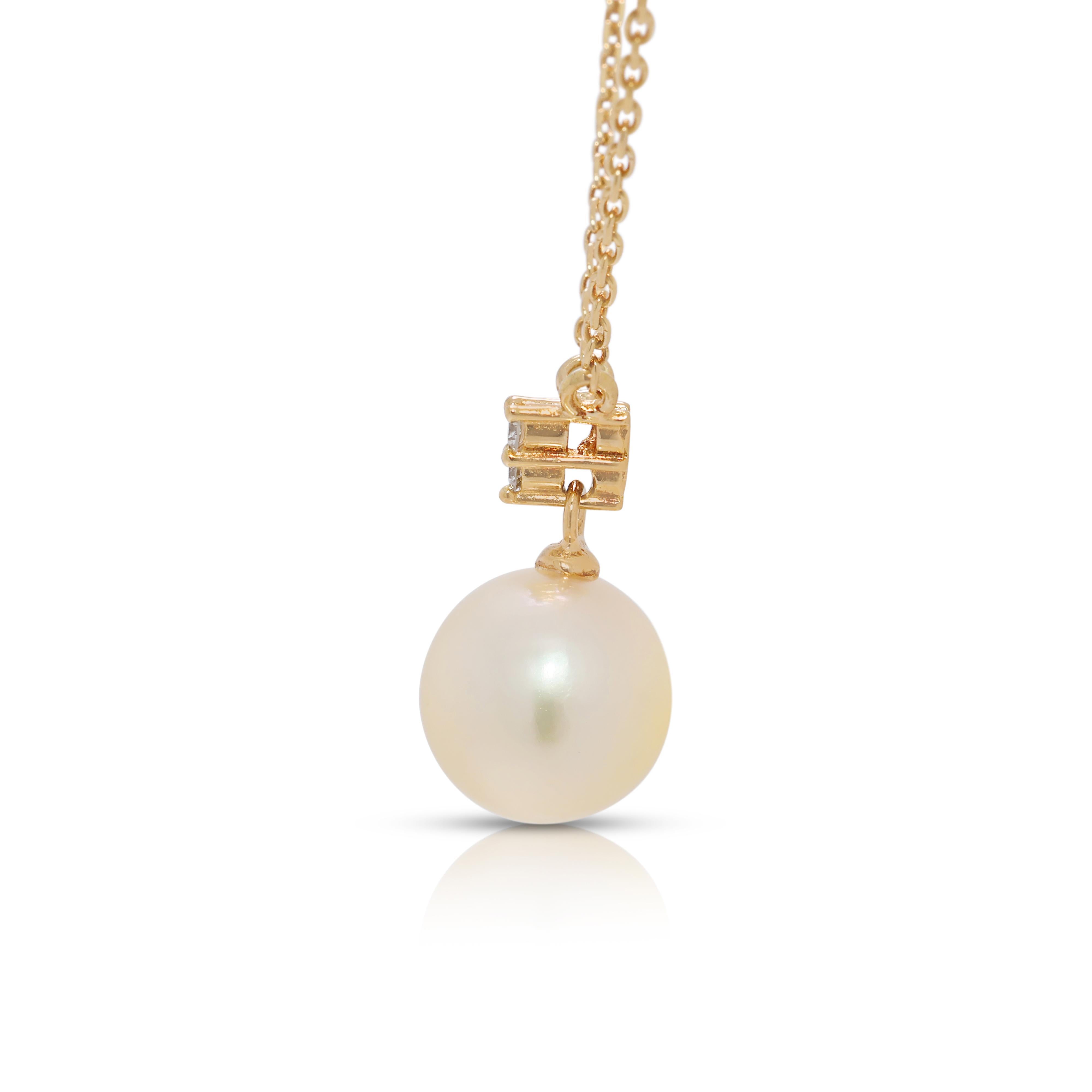 Women's Timeless 7.9MM Pearl & 0.03ct Natural Diamond Necklace in 18K Yellow Gold For Sale