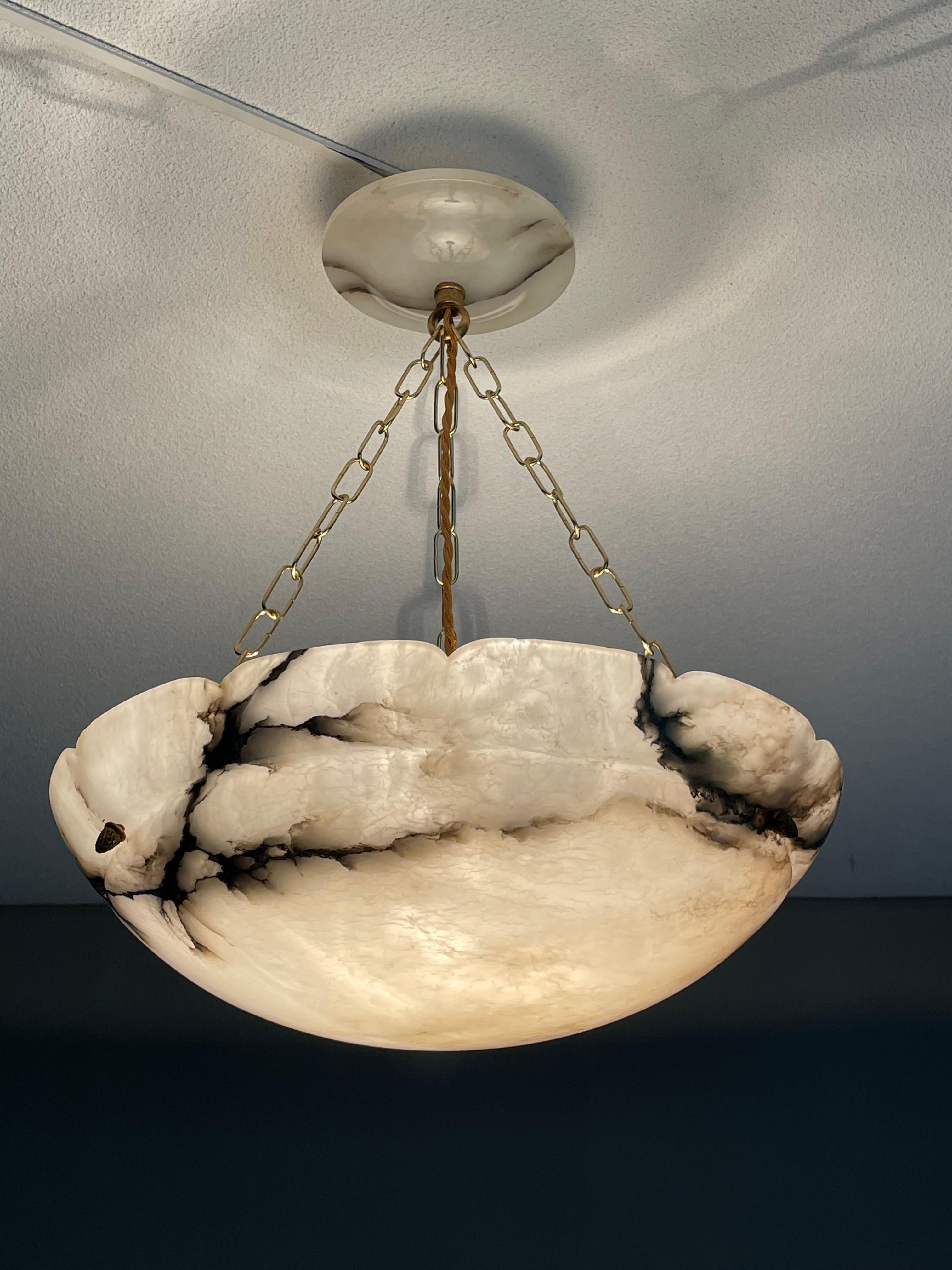 Timeless Alabaster and Bronze French Art Deco Pendant Light / Chandelier, 1920 7