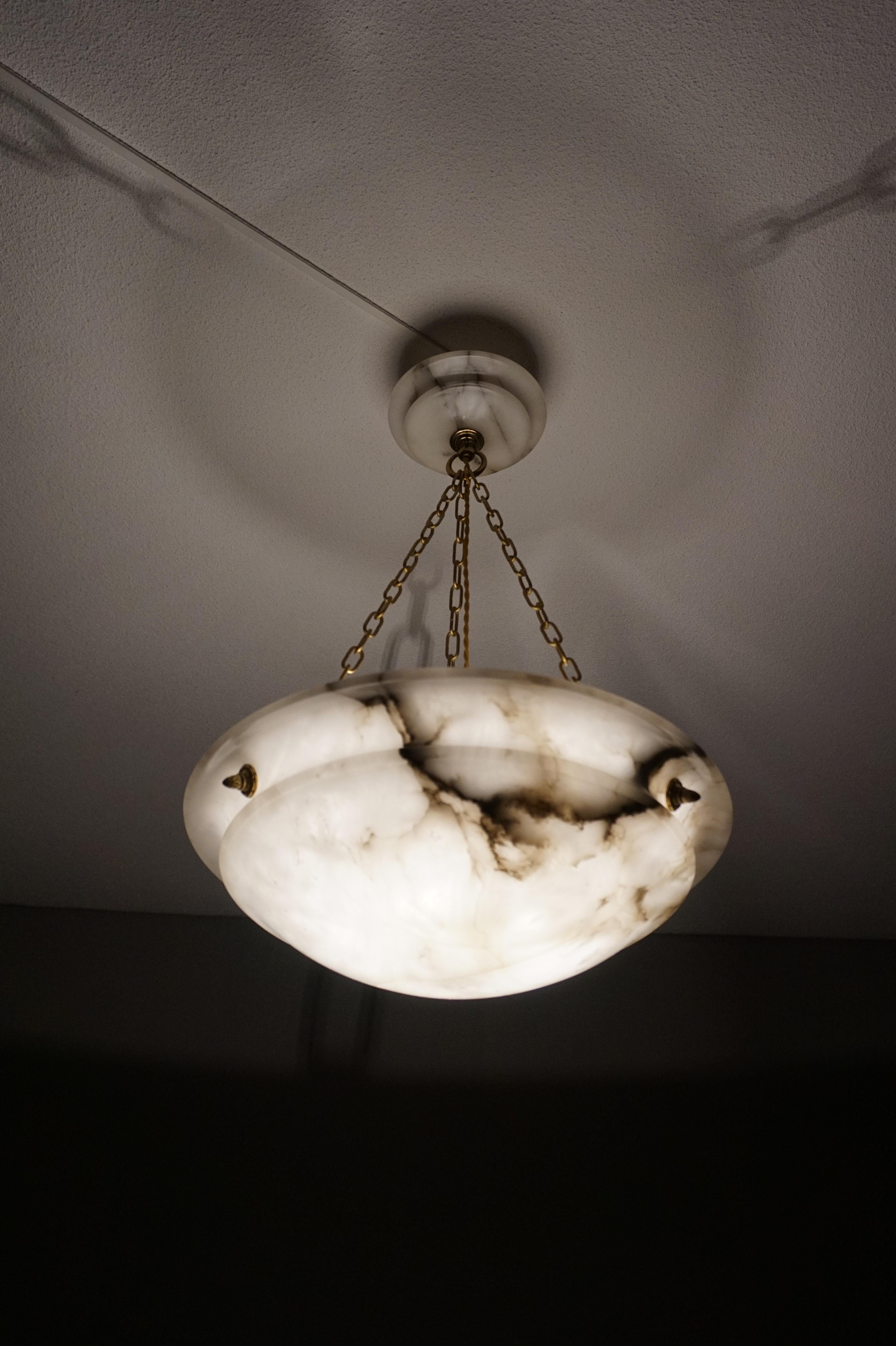 Timeless Alabaster and Bronze French Art Deco Pendant Light / Chandelier, 1920 9