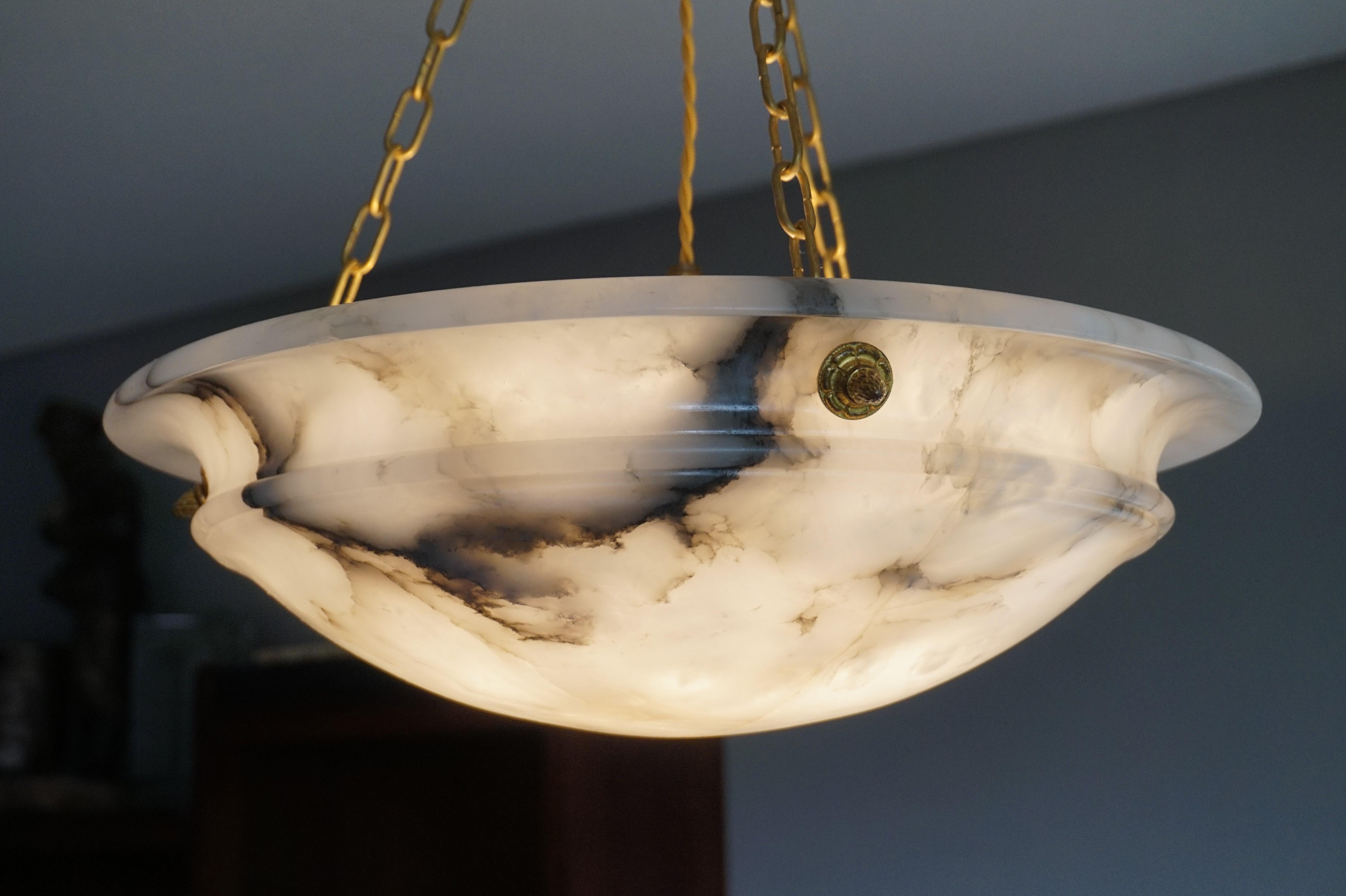 Timeless Alabaster and Bronze French Art Deco Pendant Light / Chandelier, 1920 12