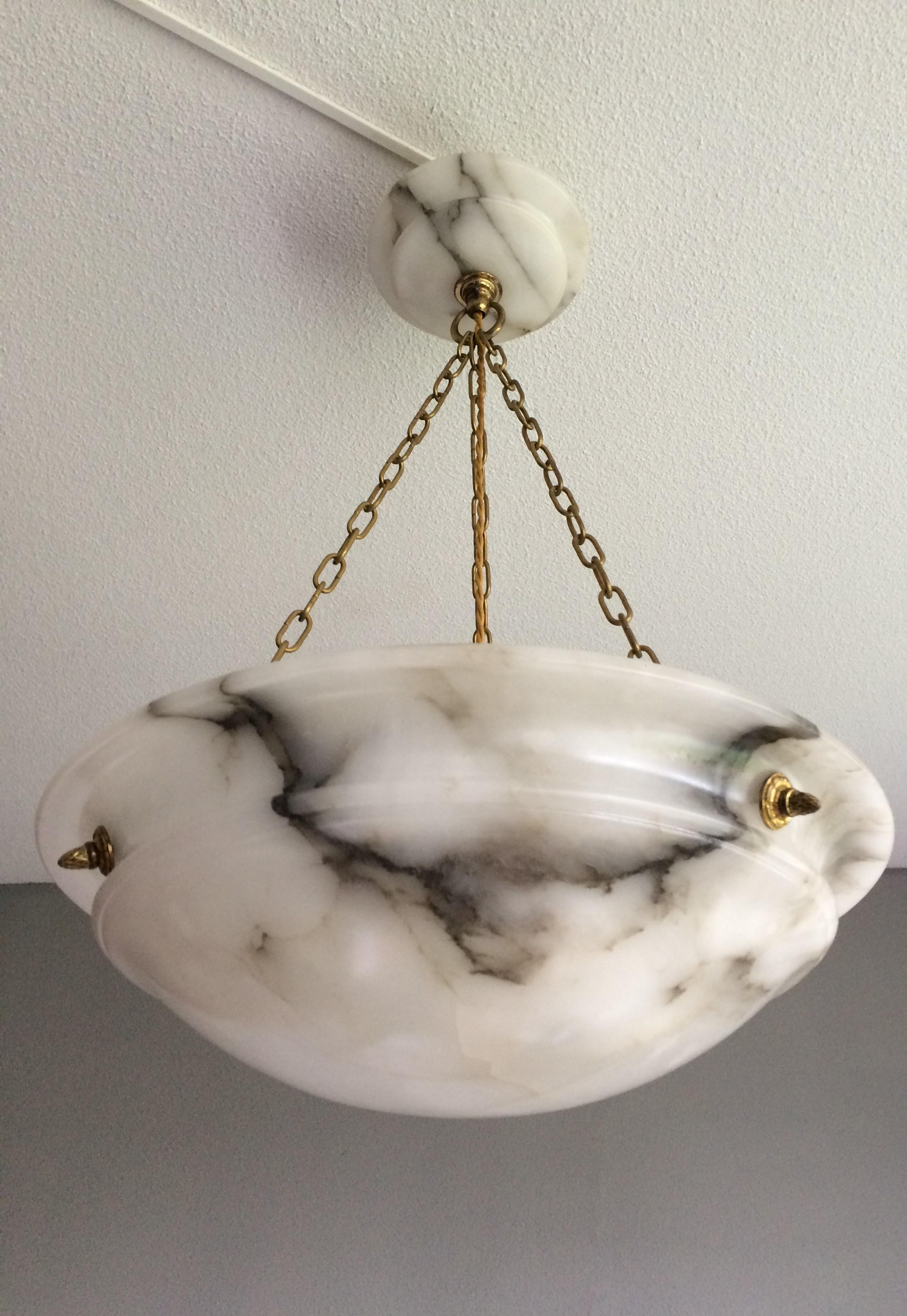 Timeless Alabaster and Bronze French Art Deco Pendant Light / Chandelier, 1920 14