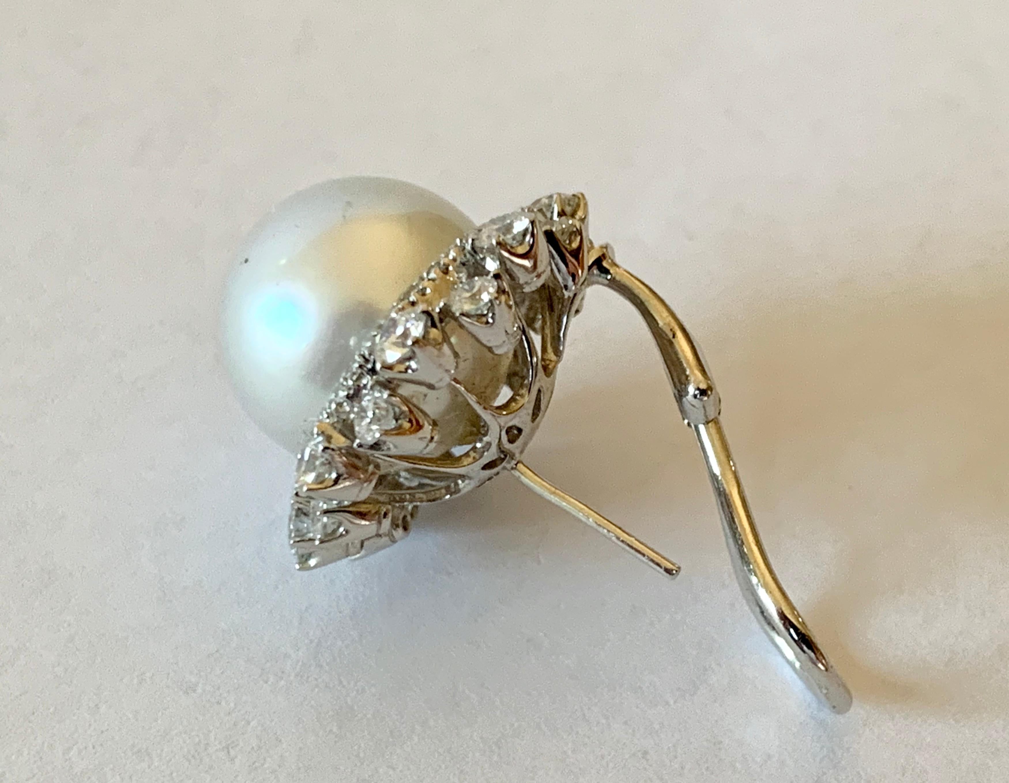 Timeless and Elegant 18 Karat White Gold South Sea Pearl Diamond Earrings In Excellent Condition In Zurich, Zollstrasse