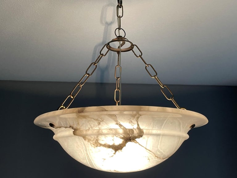 Timeless and Mint Alabaster & Brass French Art Deco Pendant Light / Chandelier In Excellent Condition For Sale In Lisse, NL