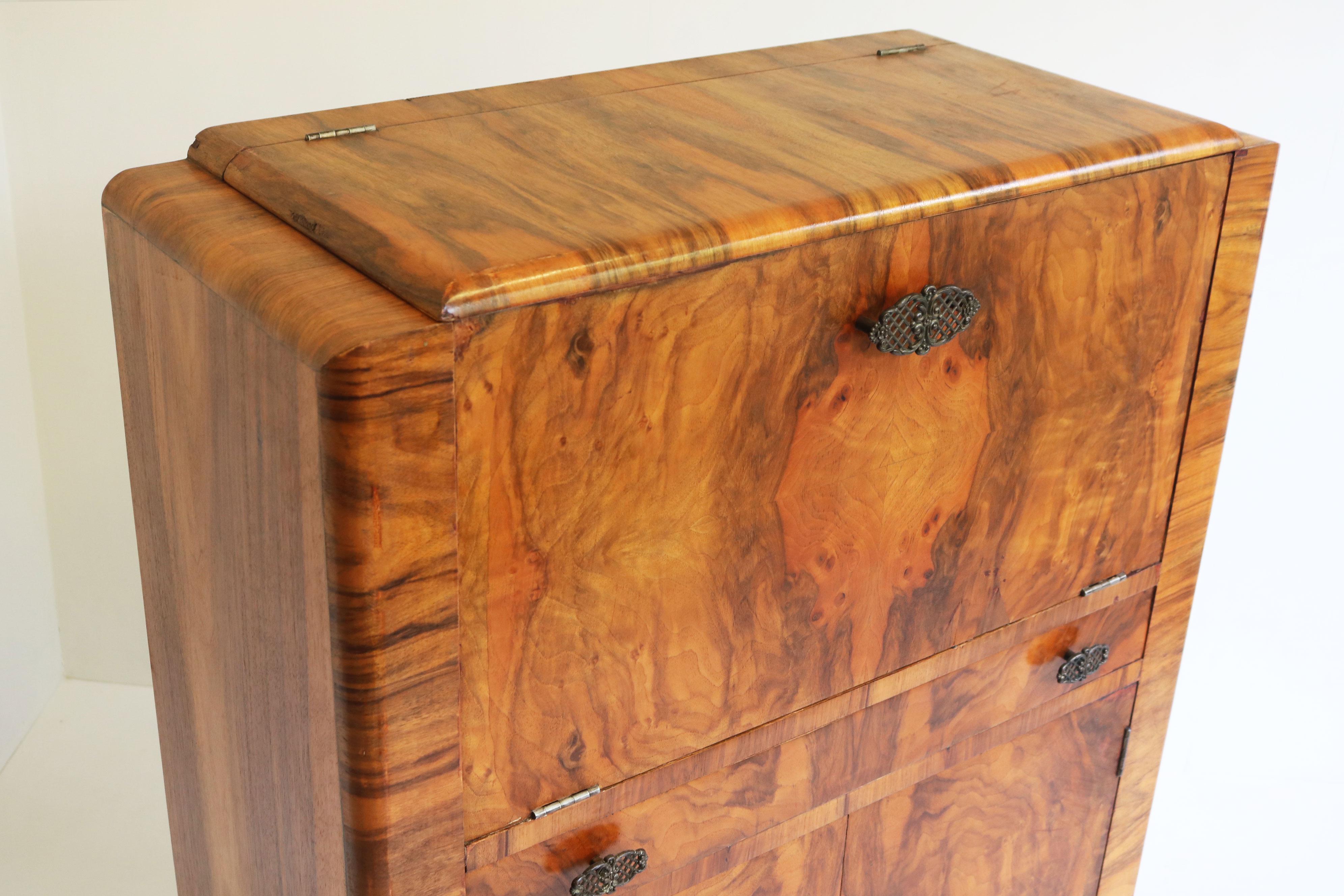 Timeless Antique Art Deco bar cabinet made from walnut burl 1920 luxury Dry Bar For Sale 9
