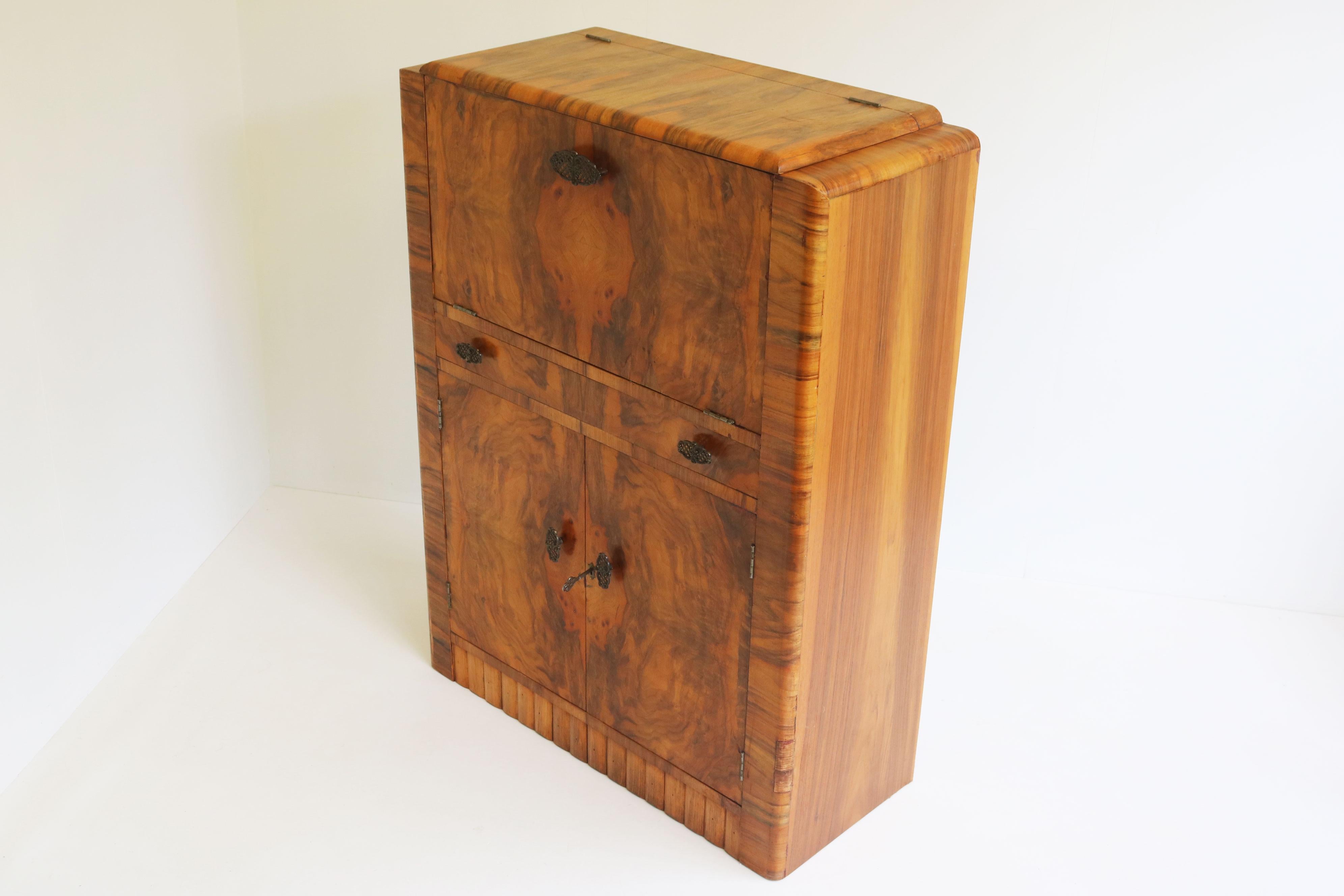 Hand-Crafted Timeless Antique Art Deco bar cabinet made from walnut burl 1920 luxury Dry Bar For Sale