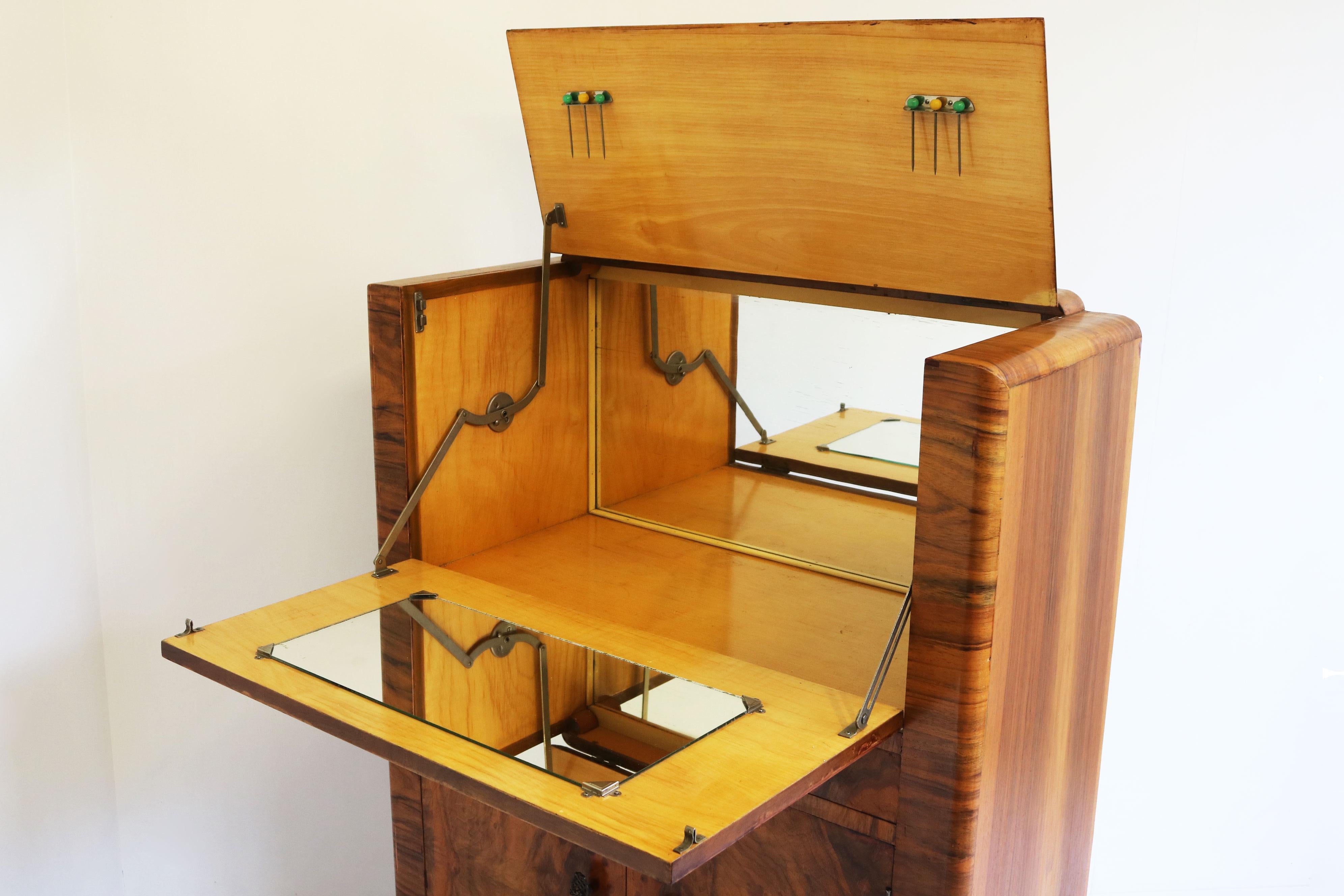 Walnut Timeless Antique Art Deco bar cabinet made from walnut burl 1920 luxury Dry Bar For Sale