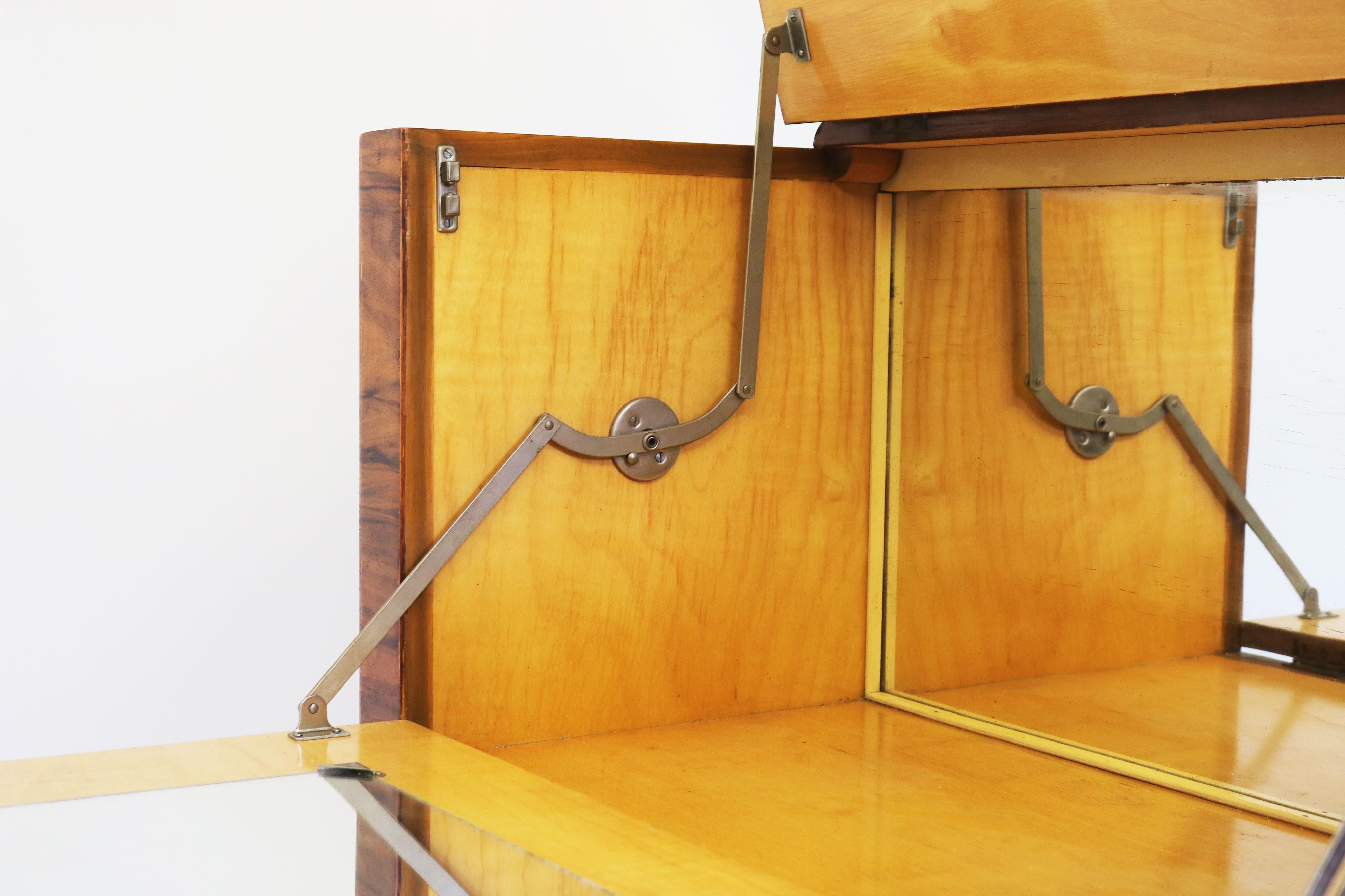 Timeless Antique Art Deco bar cabinet made from walnut burl 1920 luxury Dry Bar For Sale 1