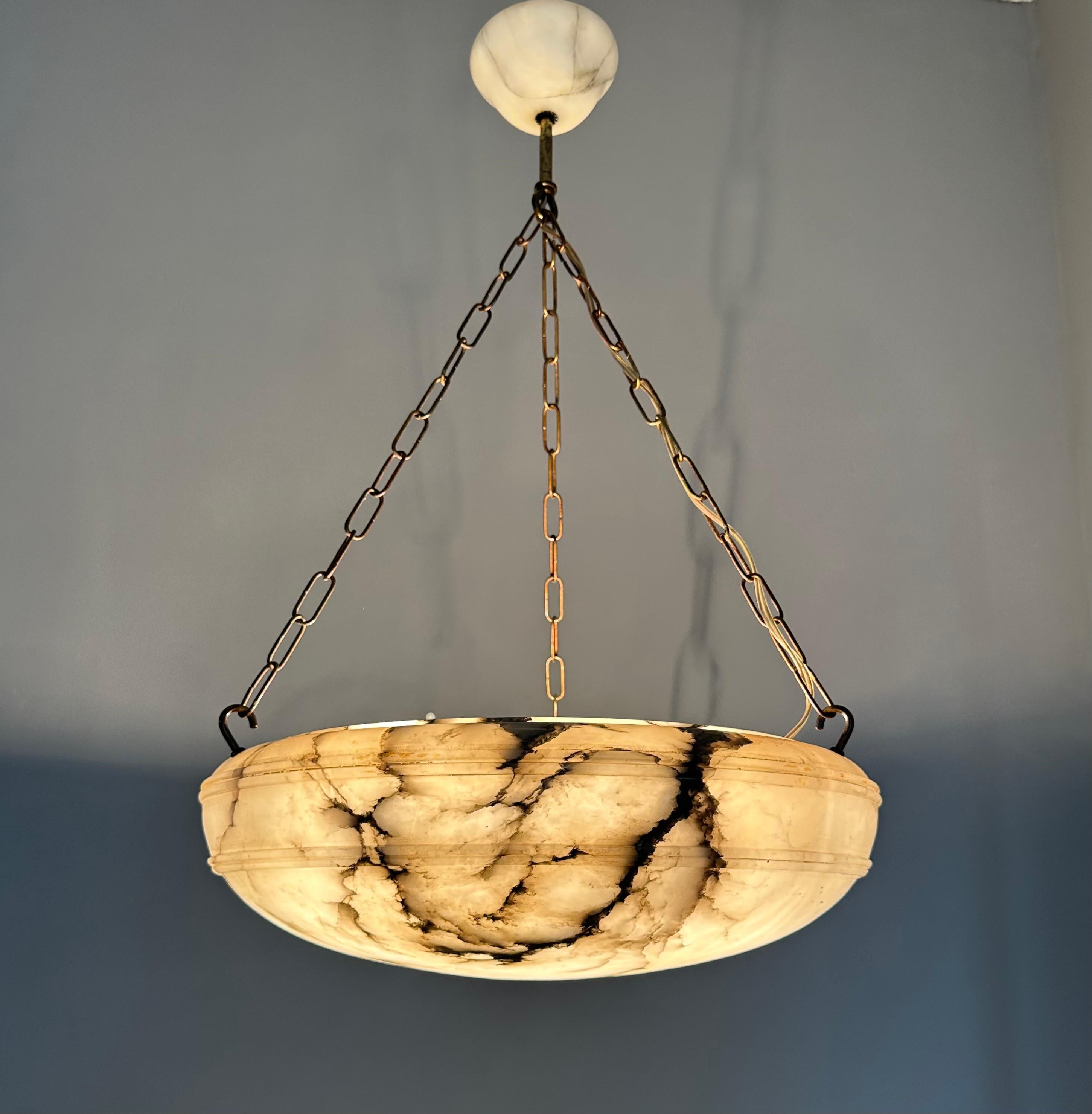 Timeless Art Deco Design Large Alabaster Pendant Light in Good Condition 1910 3