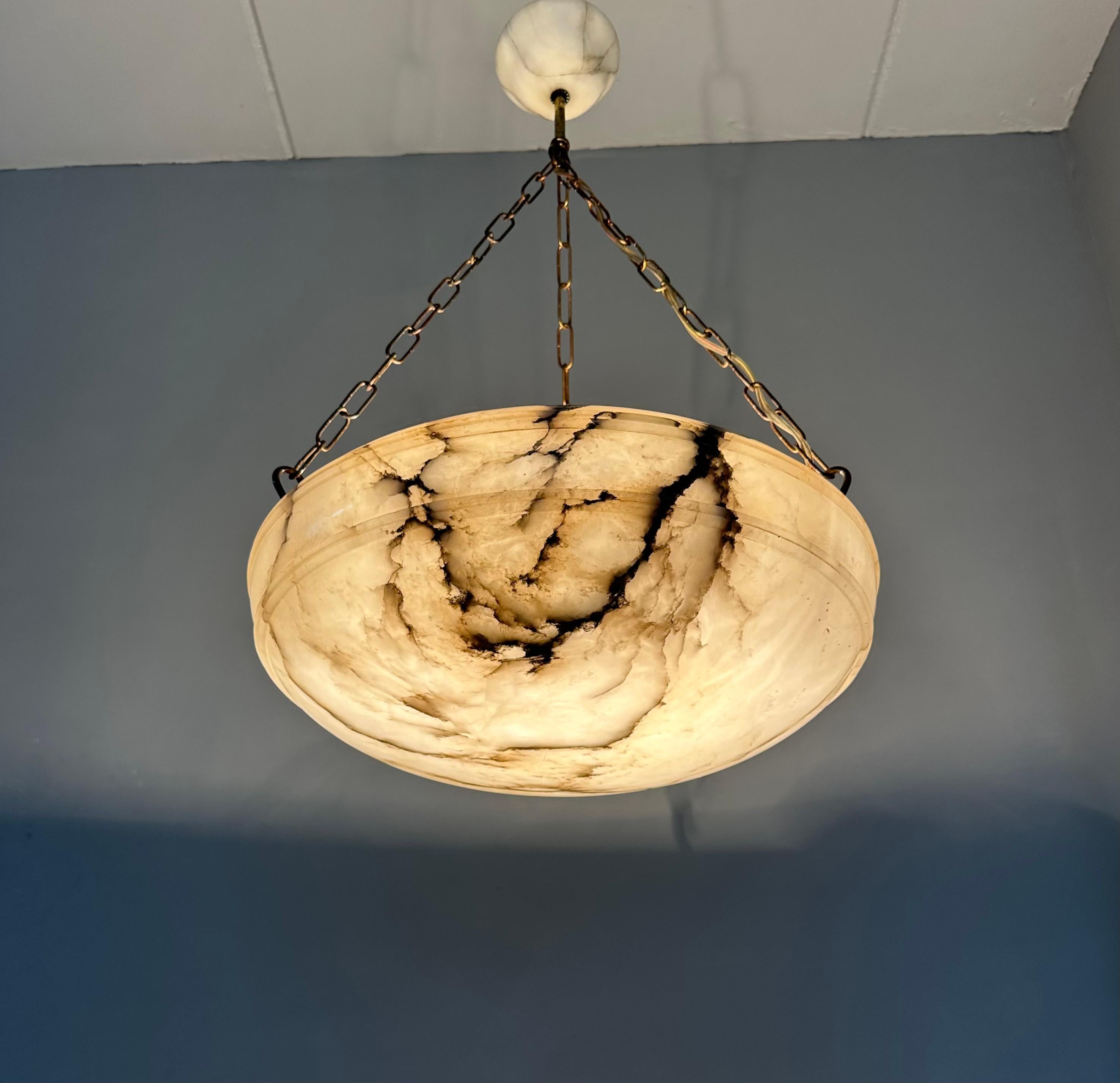 Timeless Art Deco Design Large Alabaster Pendant Light in Good Condition 1910 4