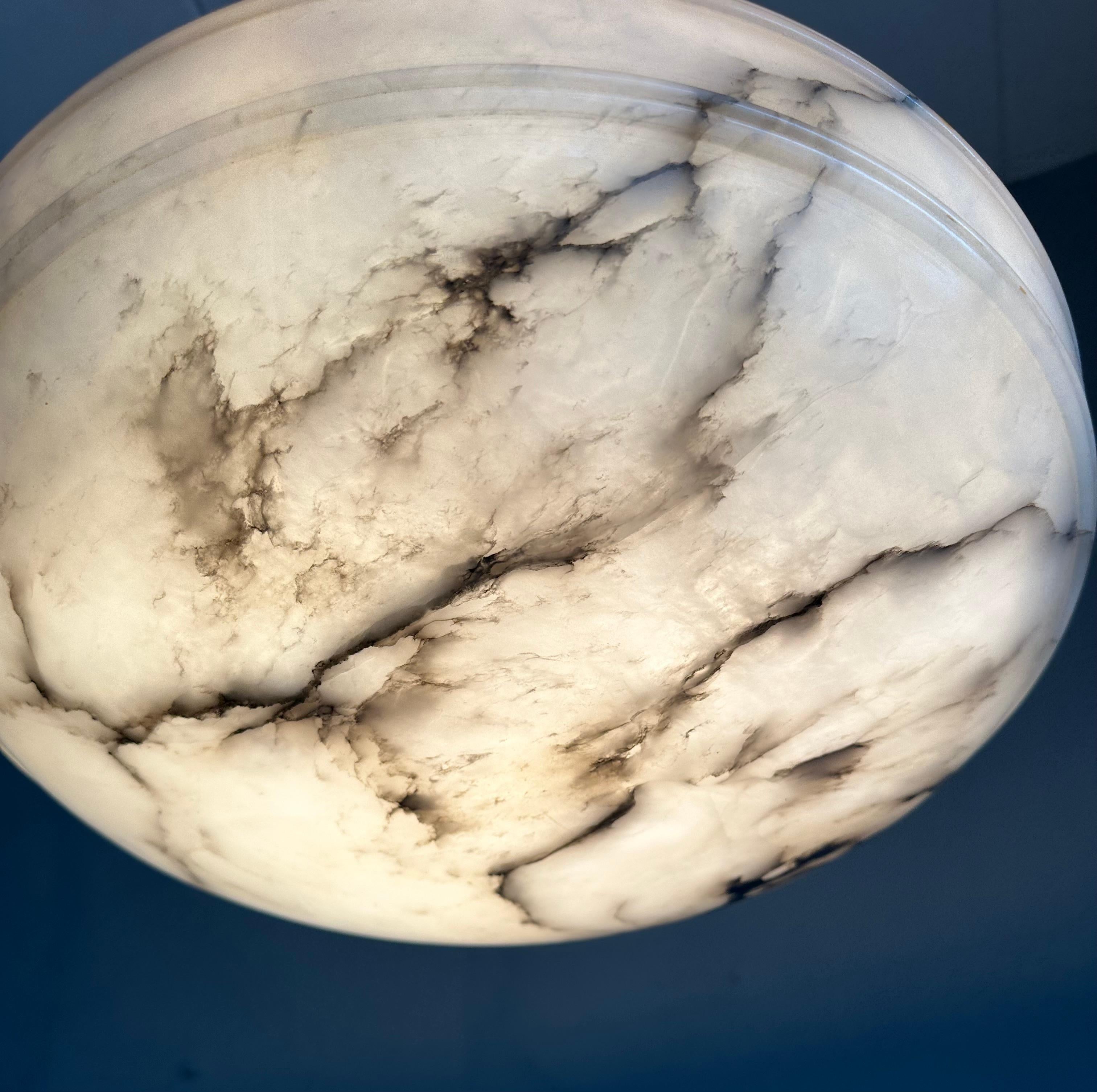Timeless Art Deco Design Large Alabaster Pendant Light in Good Condition 1910 7