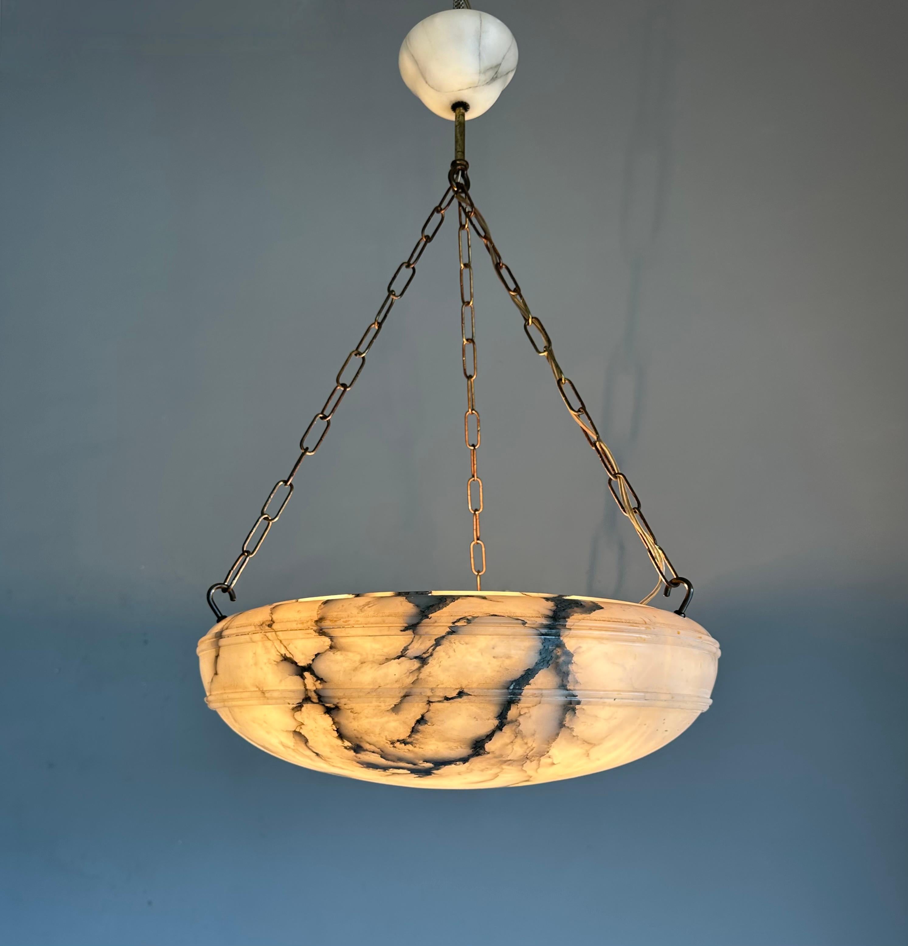 Timeless Art Deco Design Large Alabaster Pendant Light in Good Condition 1910 9