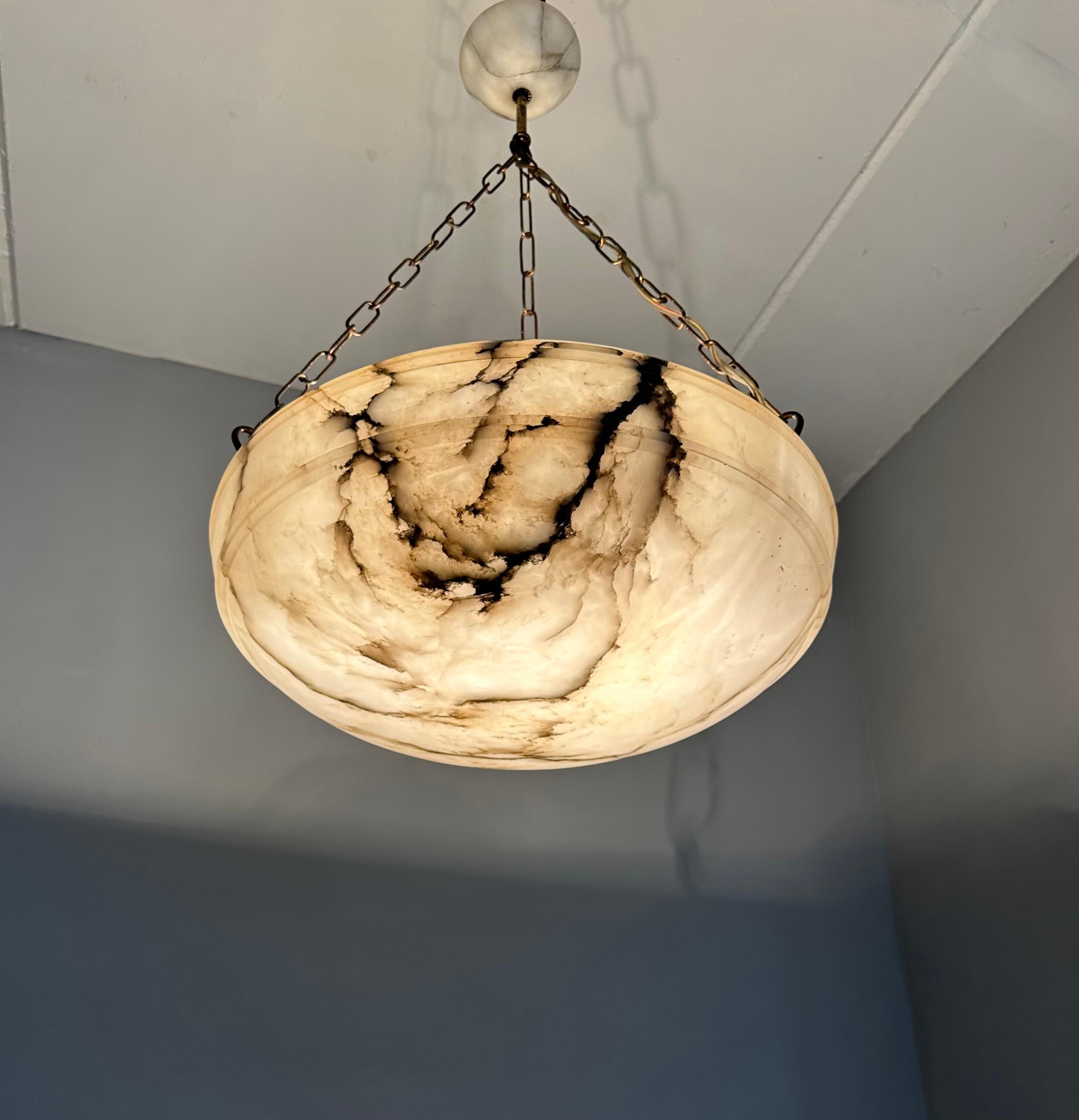 Timeless Art Deco Design Large Alabaster Pendant Light in Good Condition 1910 13