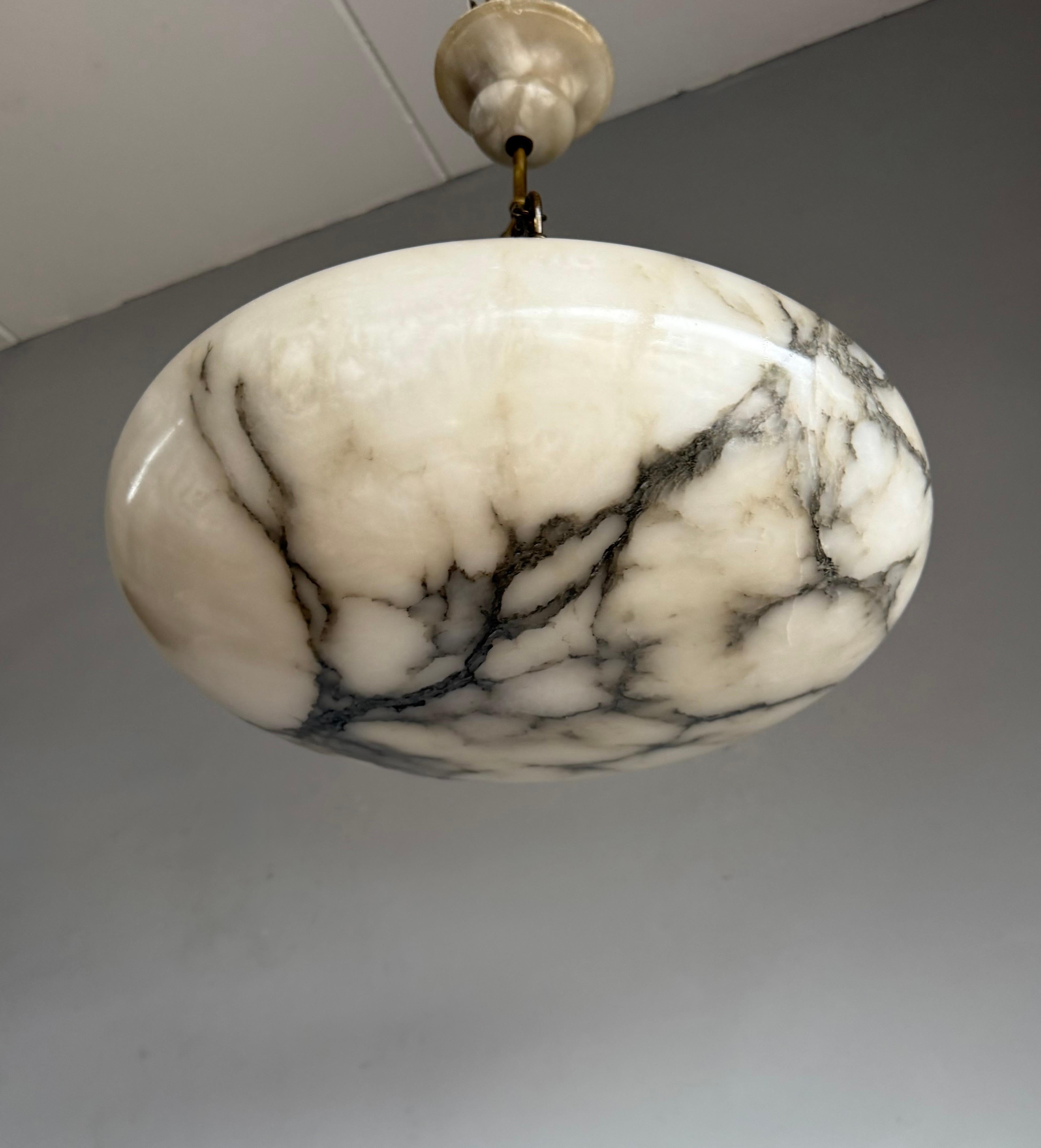 Timeless Art Deco Design Large Alabaster Suspension Light en bon état 1920 en vente 2