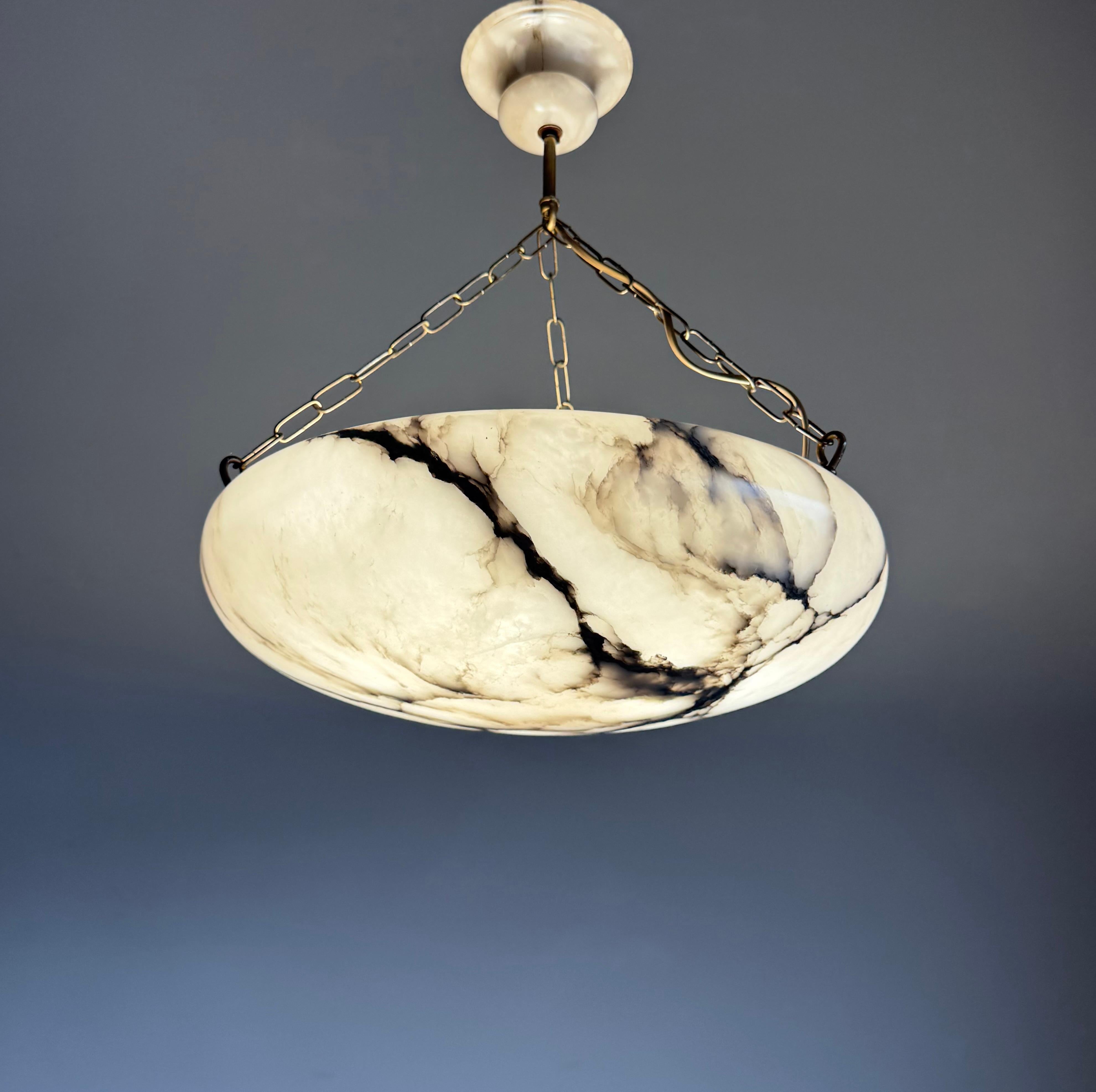 Timeless Art Deco Design Large Alabaster Suspension Light en bon état 1920 en vente 4