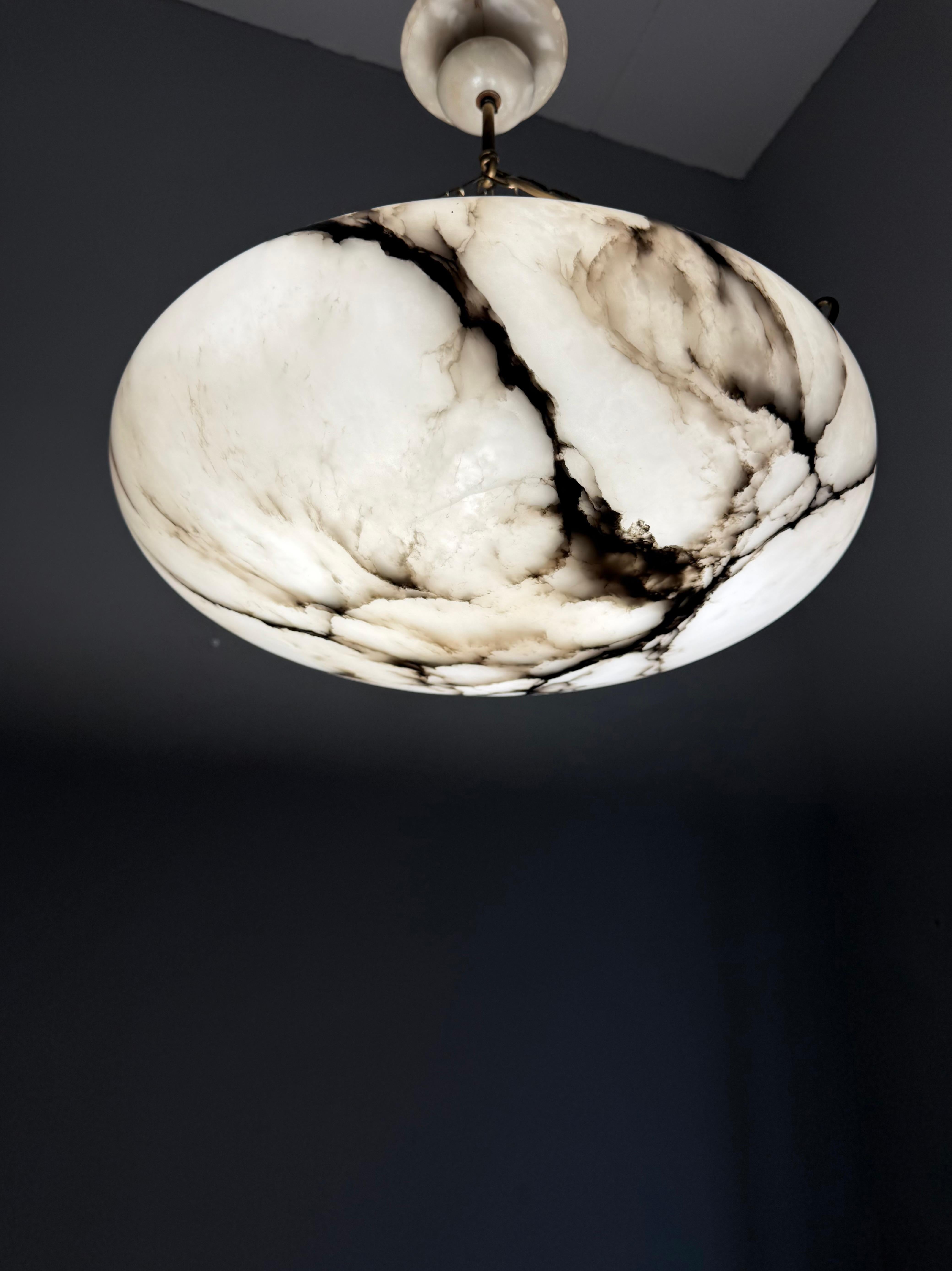 Timeless Art Deco Design Large Alabaster Suspension Light en bon état 1920 en vente 6