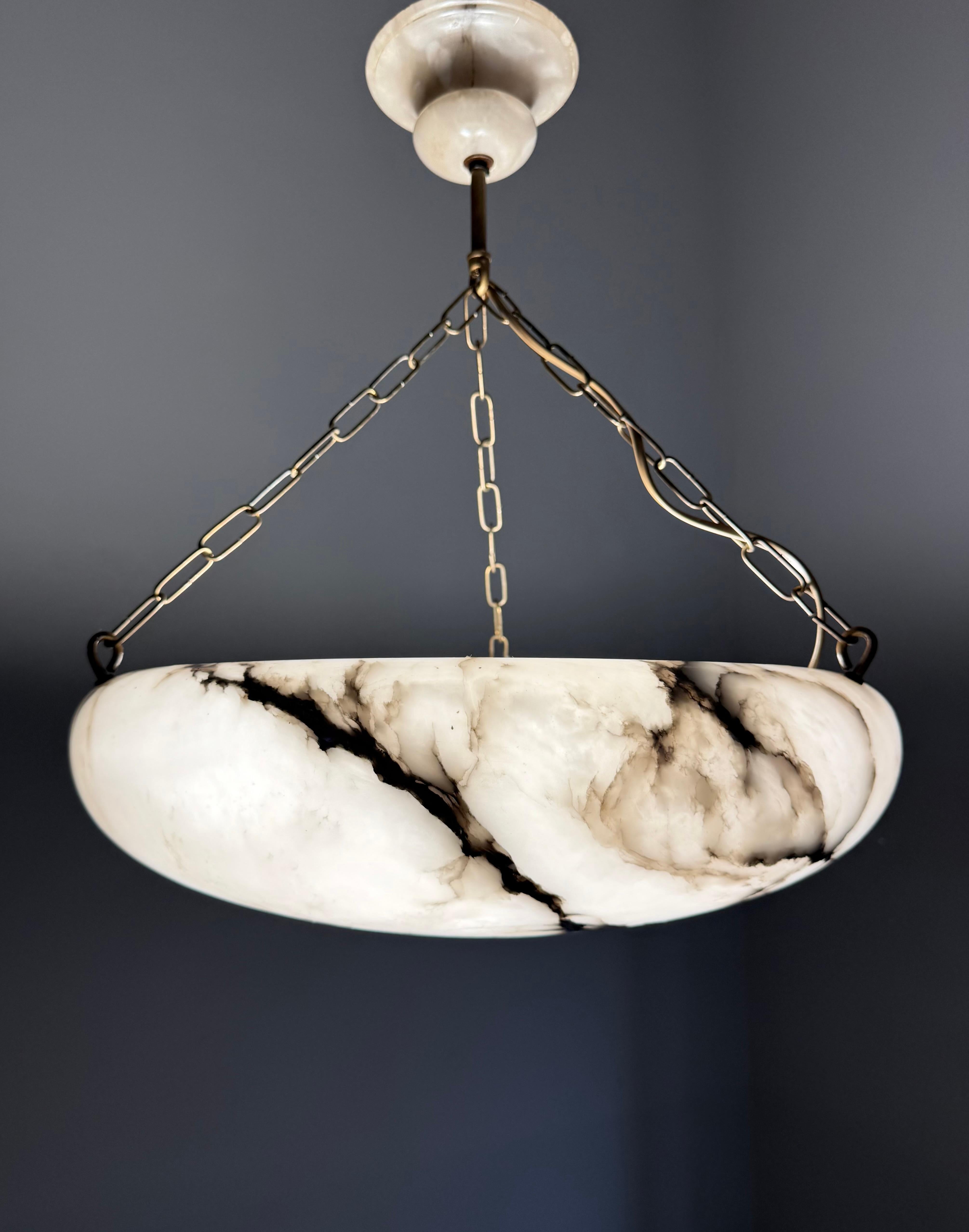 Timeless Art Deco Design Large Alabaster Suspension Light en bon état 1920 en vente 7