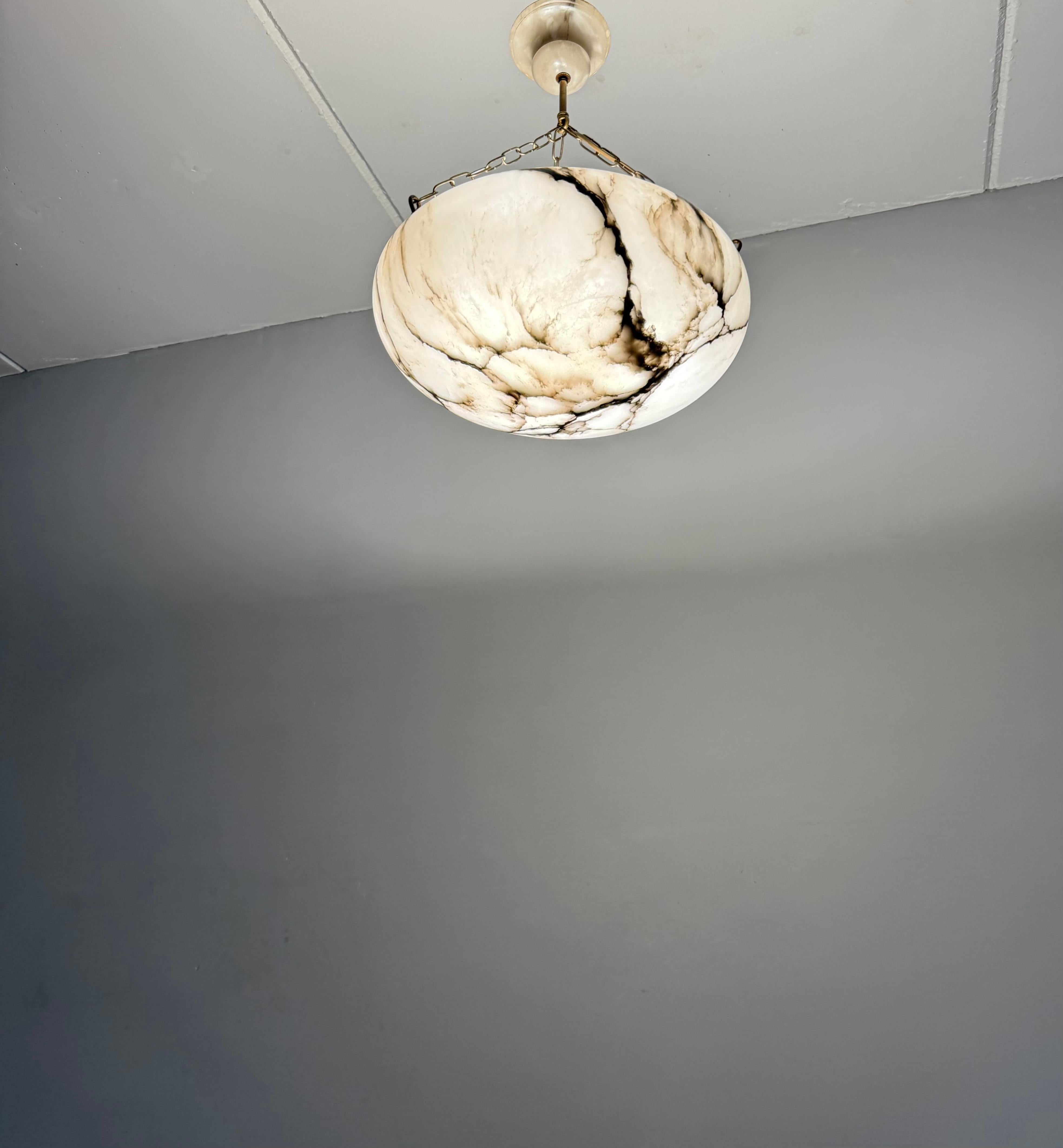 Timeless Art Deco Design Large Alabaster Suspension Light en bon état 1920 en vente 9