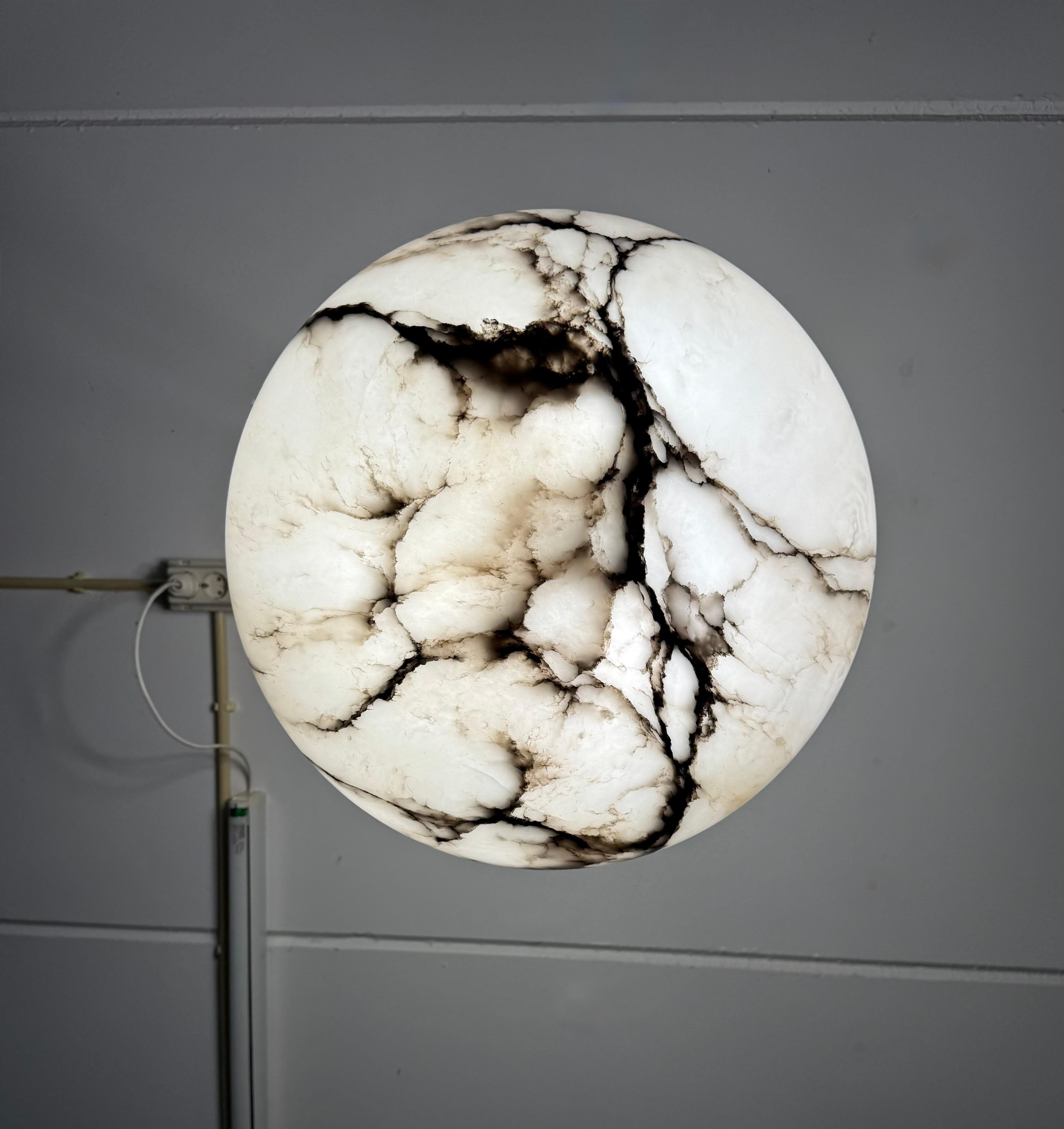 Timeless Art Deco Design Large Alabaster Suspension Light en bon état 1920 en vente 11
