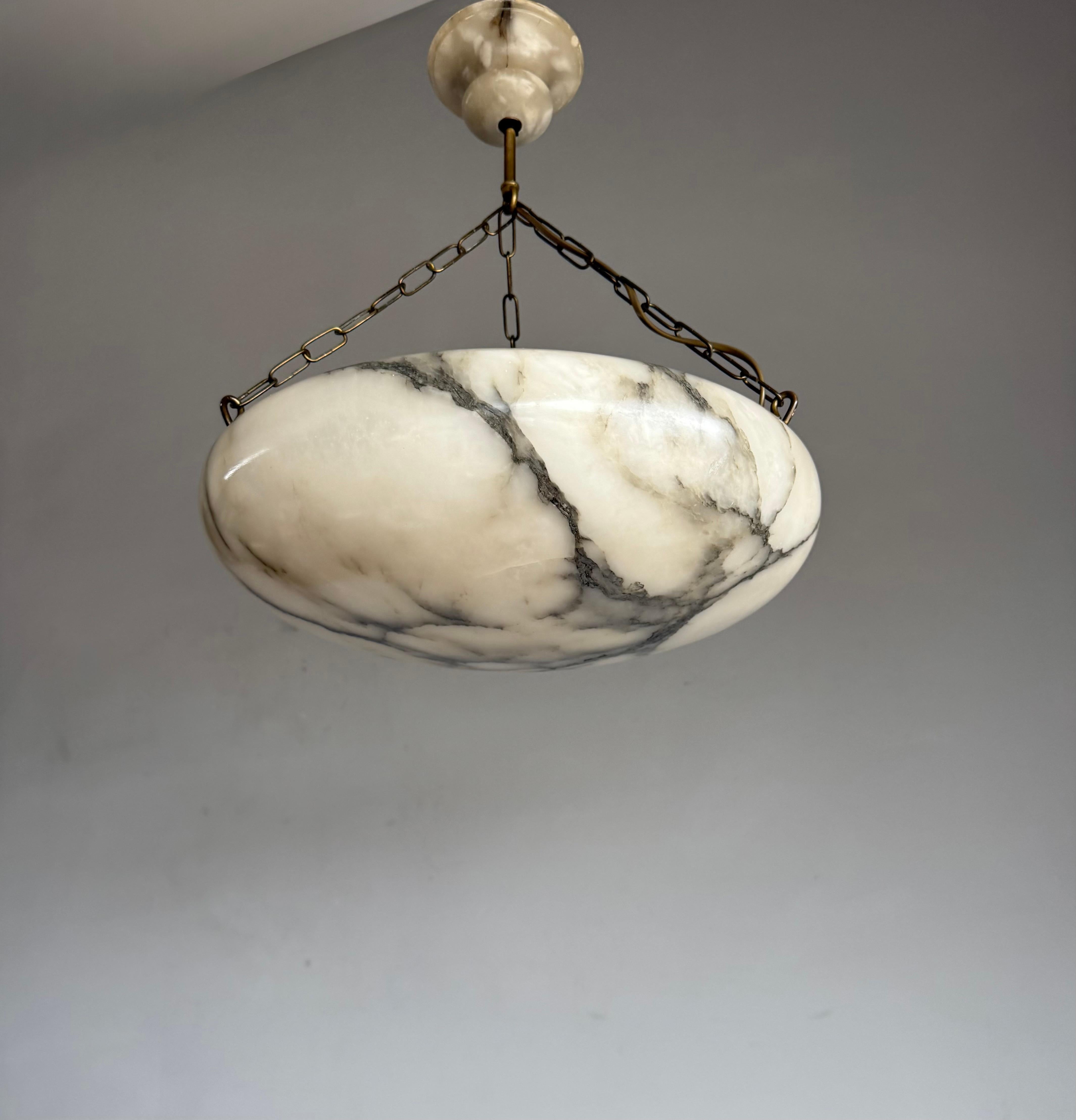 Luminaire unique en son genre avec un superbe abat-jour en albâtre 