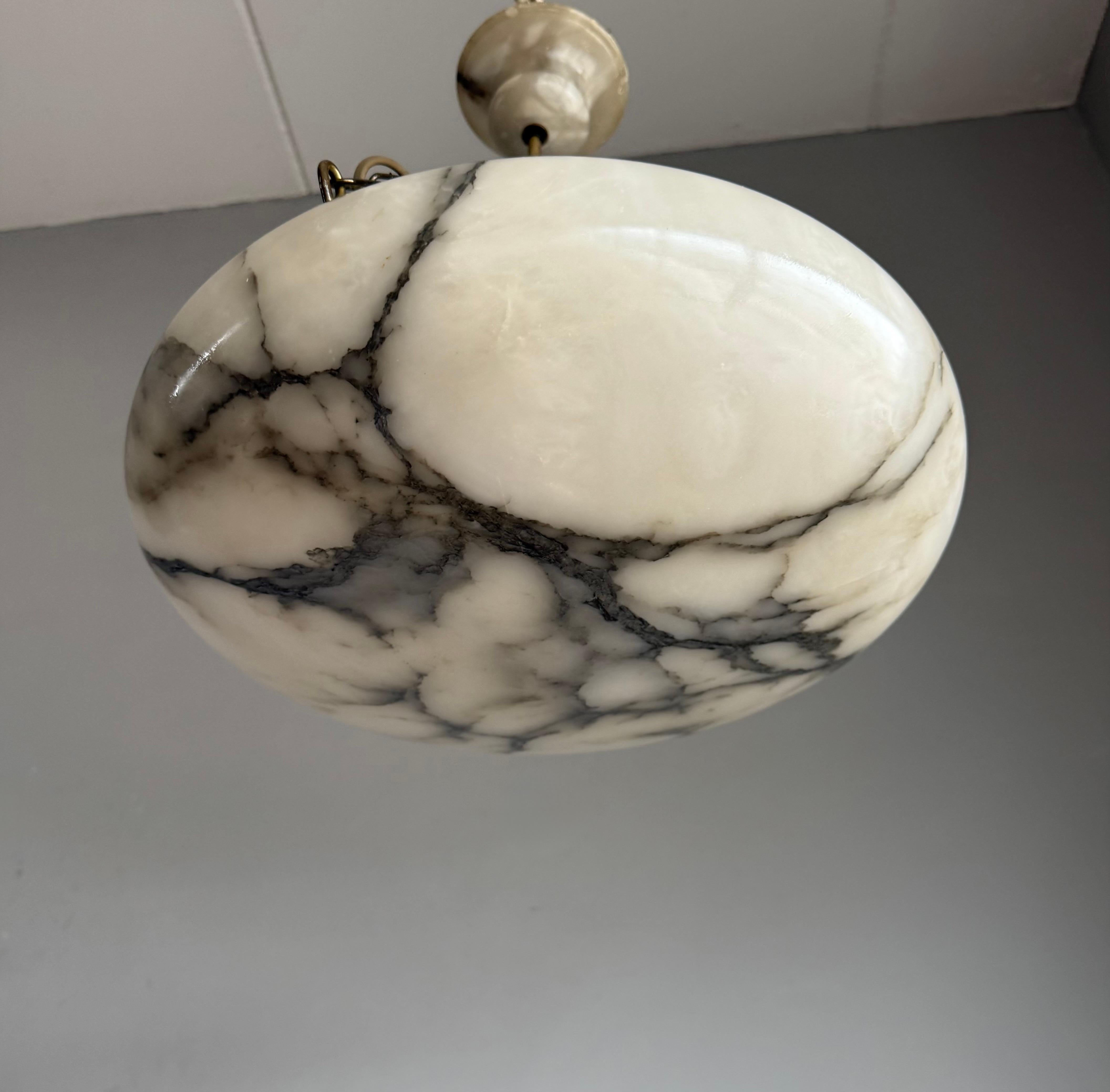 Timeless Art Deco Design Large Alabaster Suspension Light en bon état 1920 en vente 1