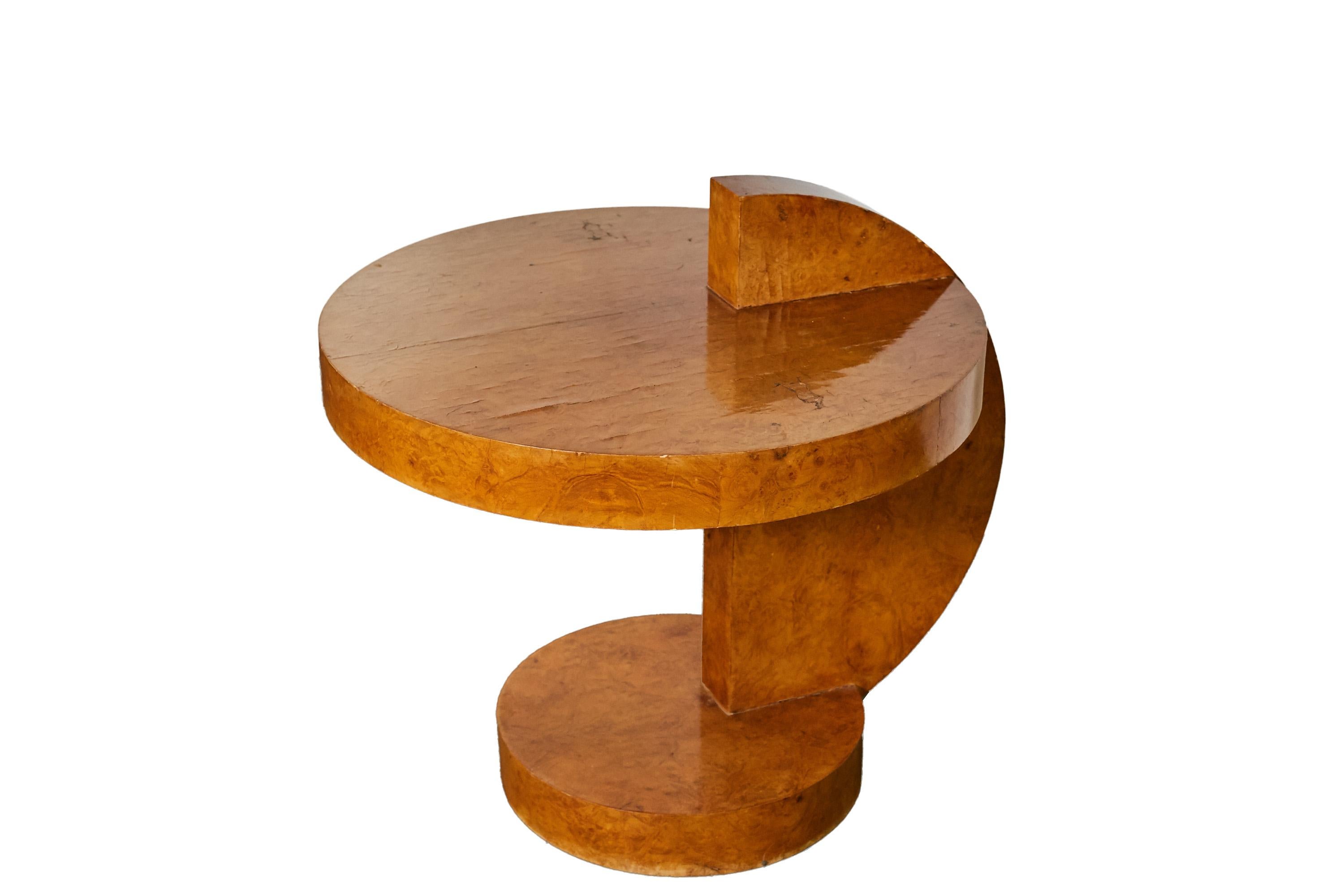 Lacquered Timeless Art Deco side table For Sale