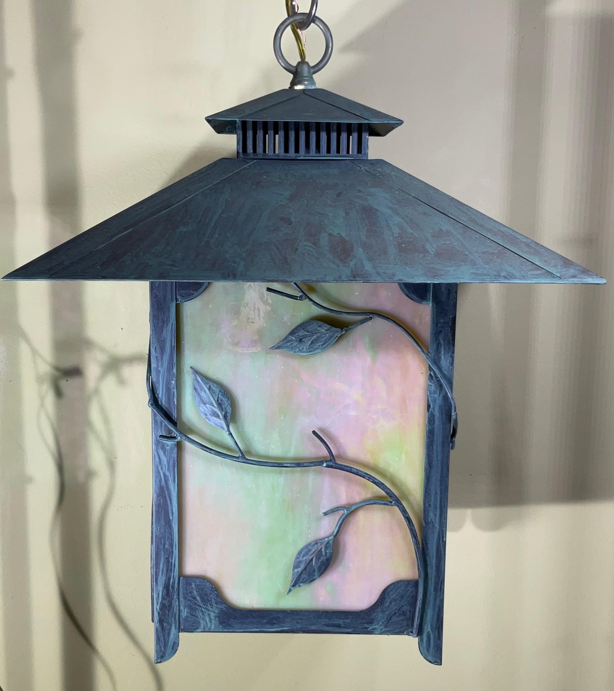 Beauté Timeless : Lanterne en laiton massif et verre d'art  16,5 x 16,5 x 21 cm de haut en vente 1