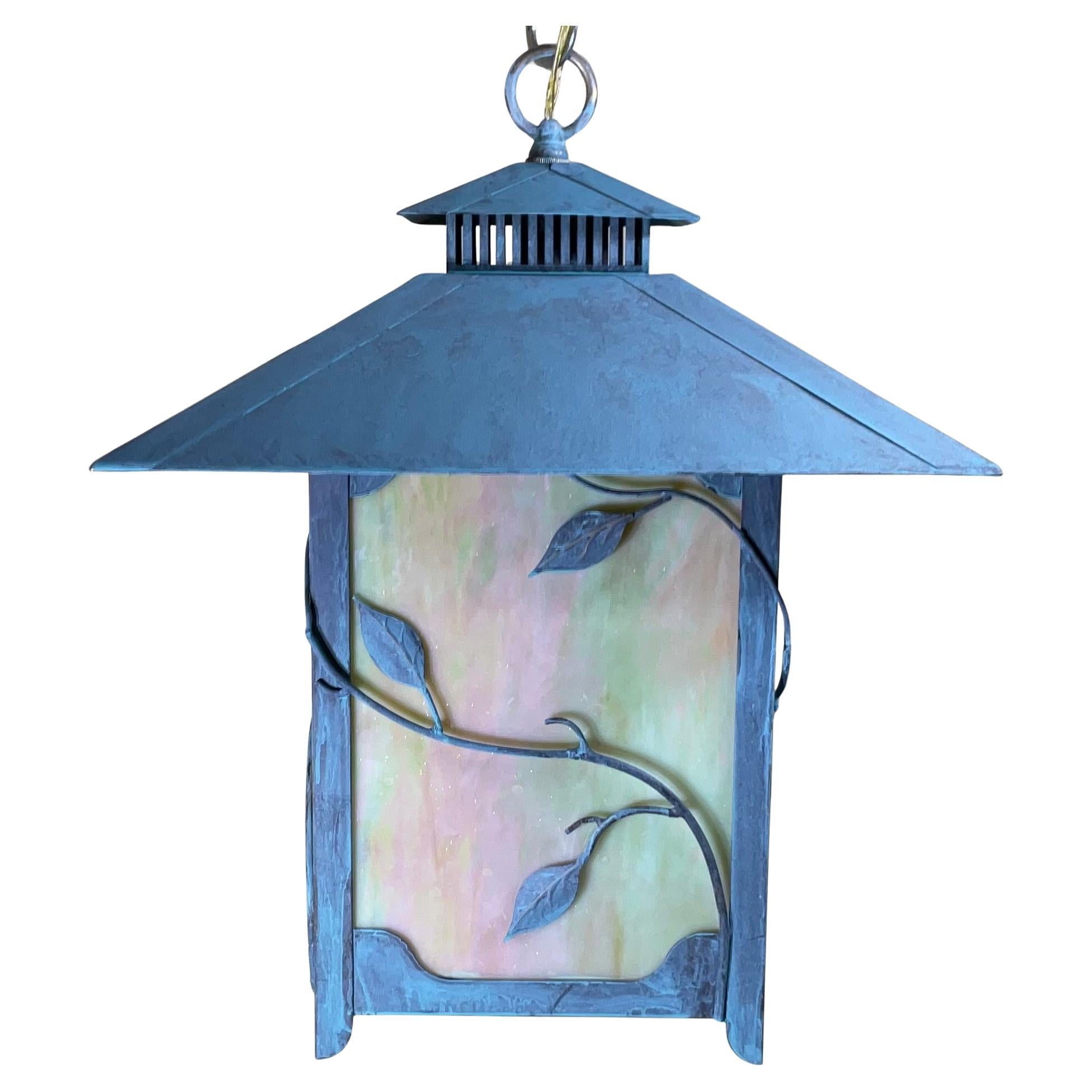 Beauté Timeless : Lanterne en laiton massif et verre d'art  16,5 x 16,5 x 21 cm de haut
