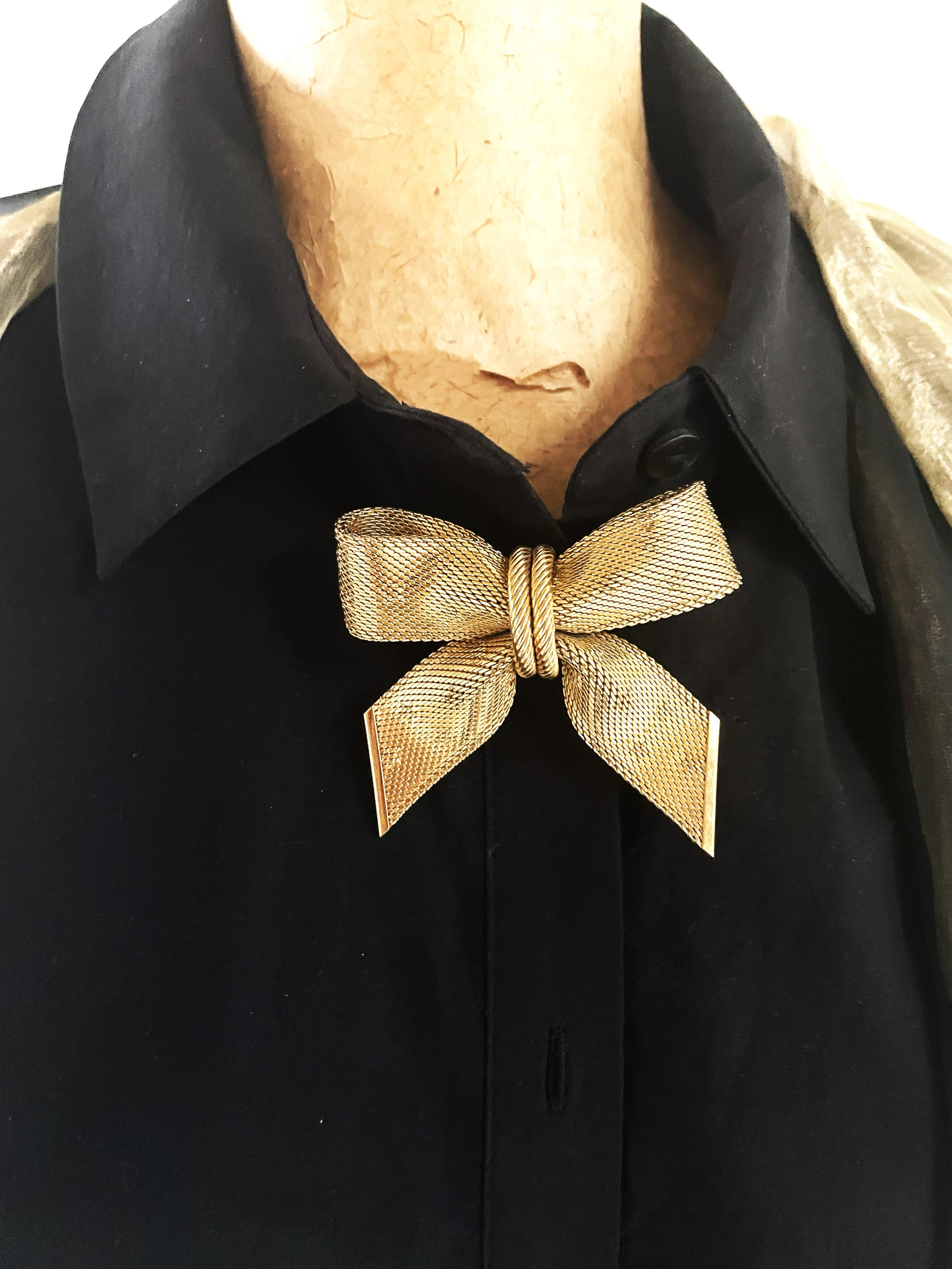 Broche Timeless en forme de nœud par Christian Dior, signée 1964 Allemagne en vente 1