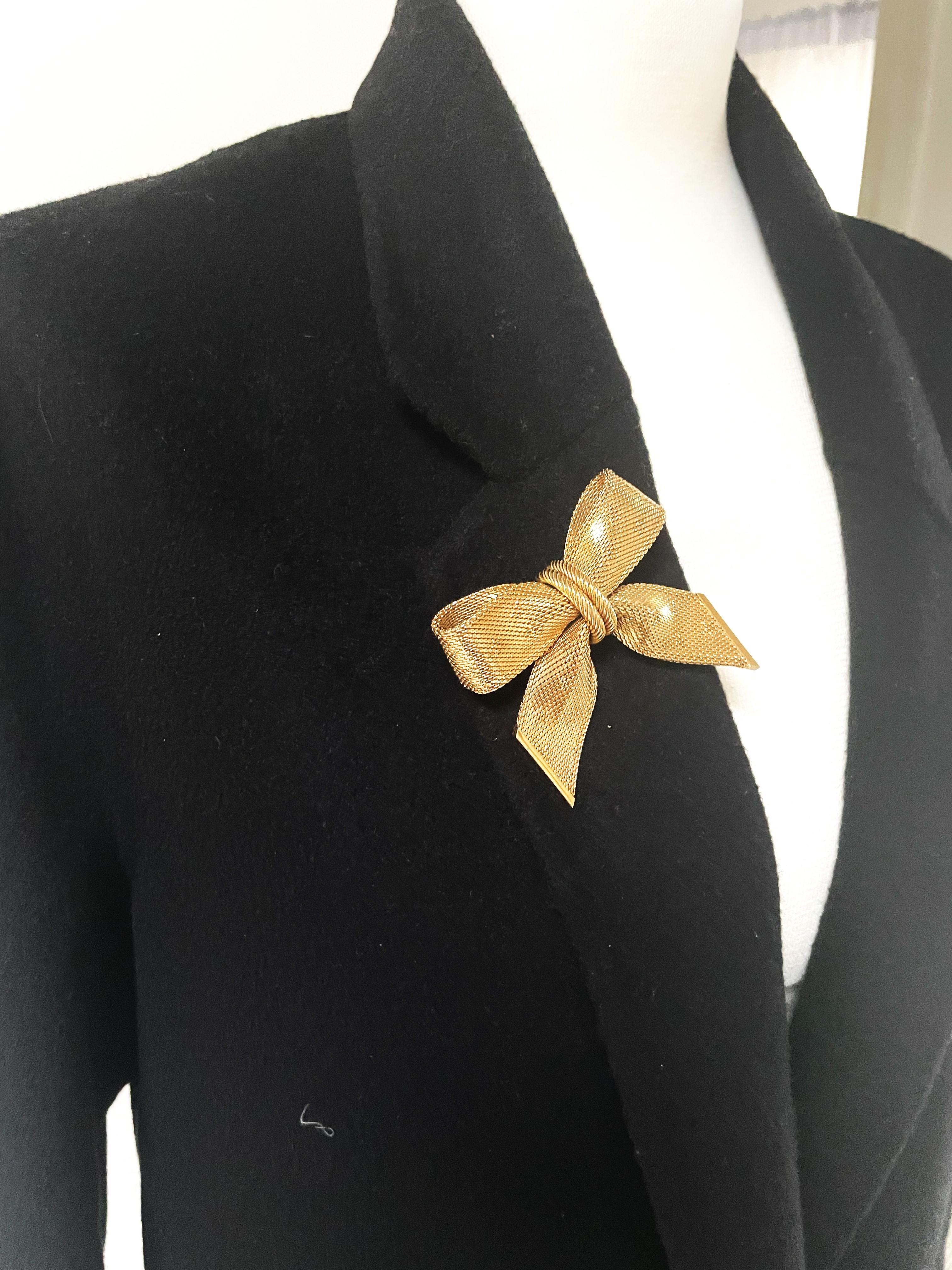 Broche Timeless en forme de nœud par Christian Dior, signée 1964 Allemagne en vente 2
