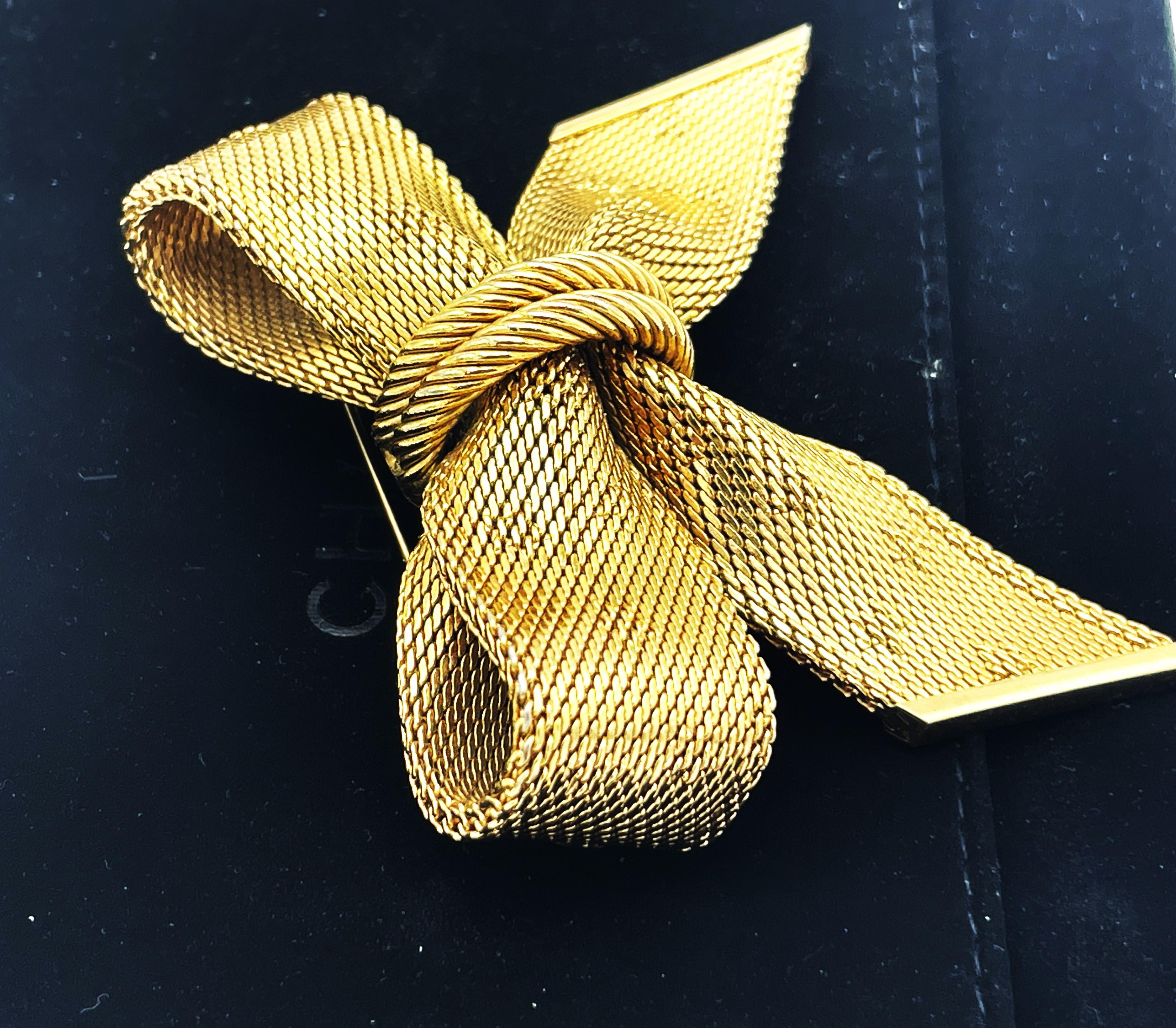Broche Timeless en forme de nœud par Christian Dior, signée 1964 Allemagne en vente 4