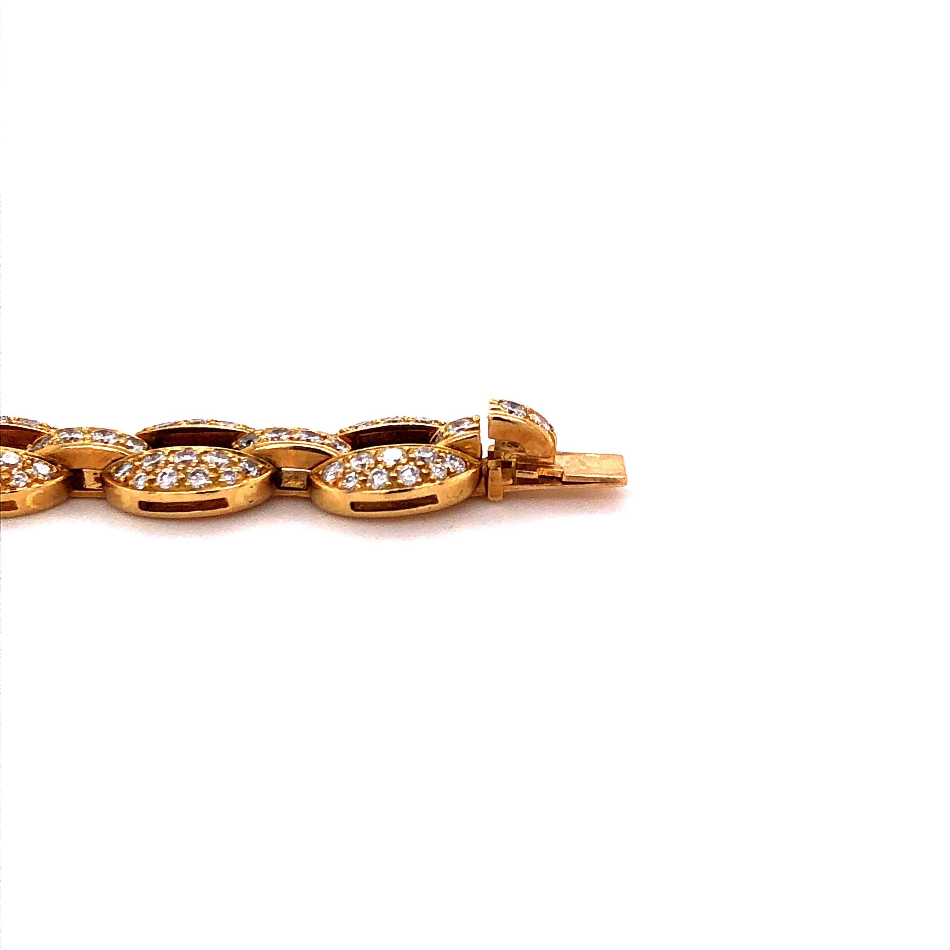 Timeless Cartier Diamond 18 Karat Yellow Gold Bracelet In Excellent Condition In Lucerne, CH