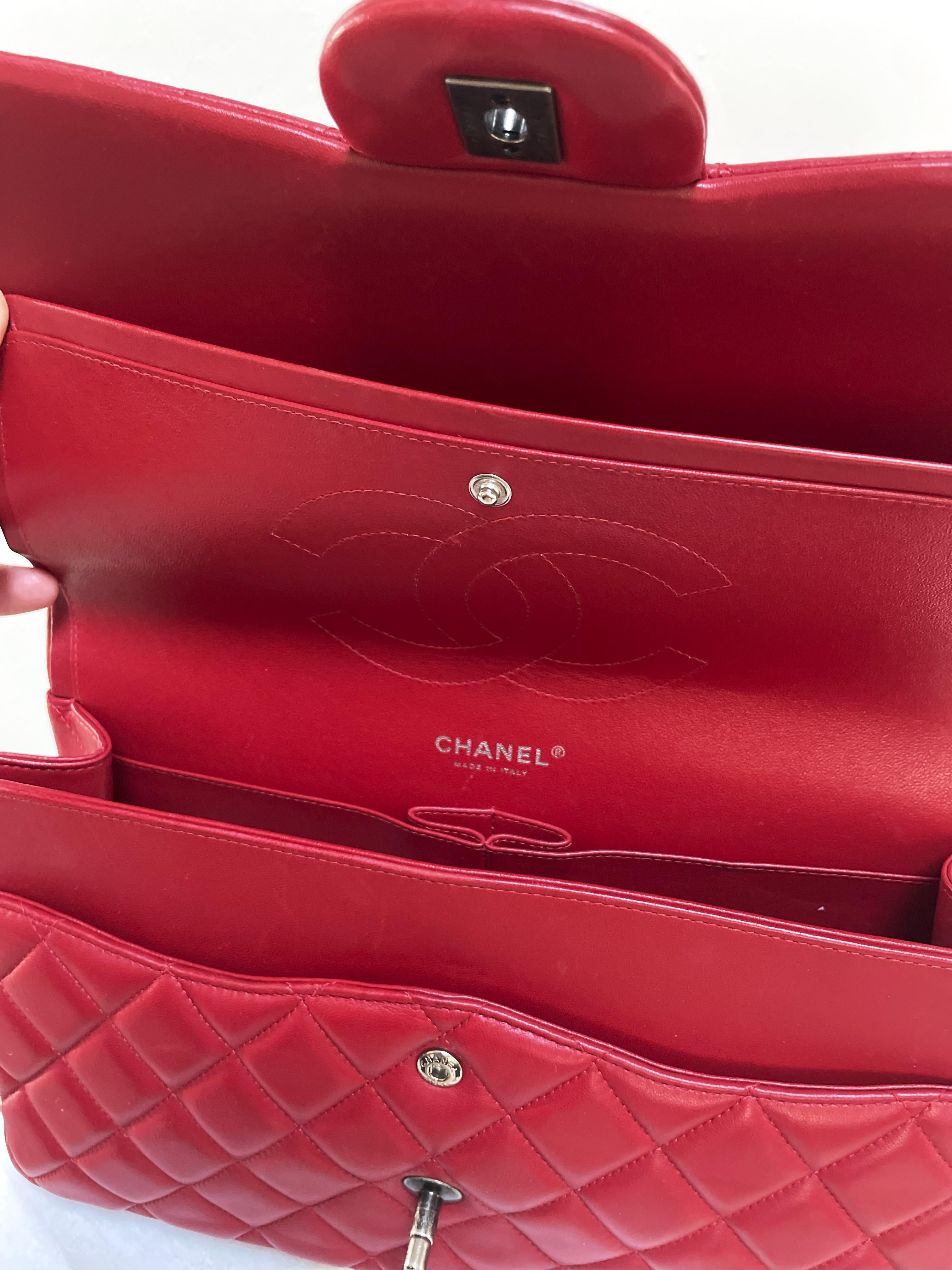 BORSA JUMBO TIMELESS Chanel, pelle di montone trapuntata rossa, 2010, catena in metallo argentato in vendita 5